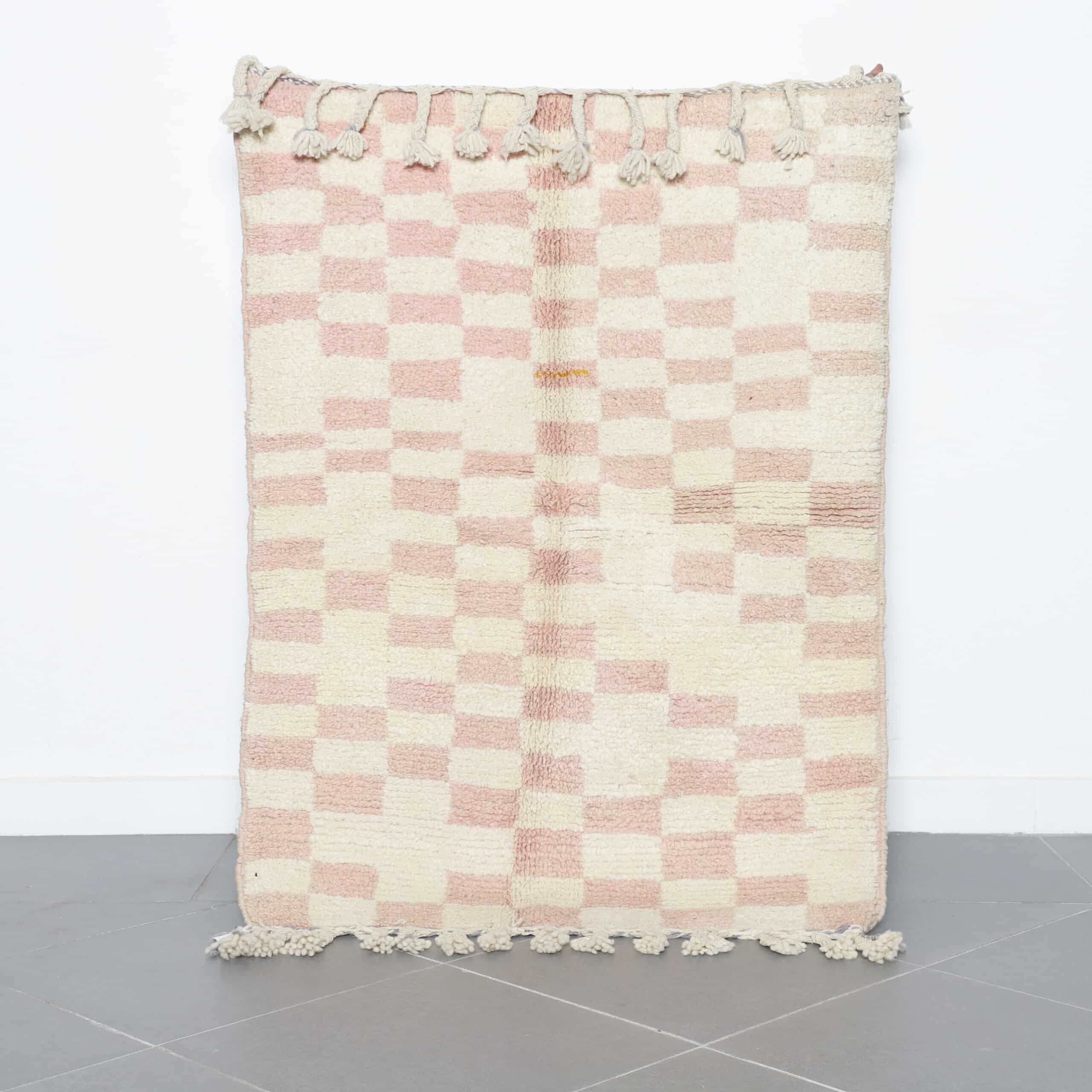 Handmade Moroccan Beni Ouarain Checkered Rug 145cm x 105cm – Pink Wool Berber Carpet