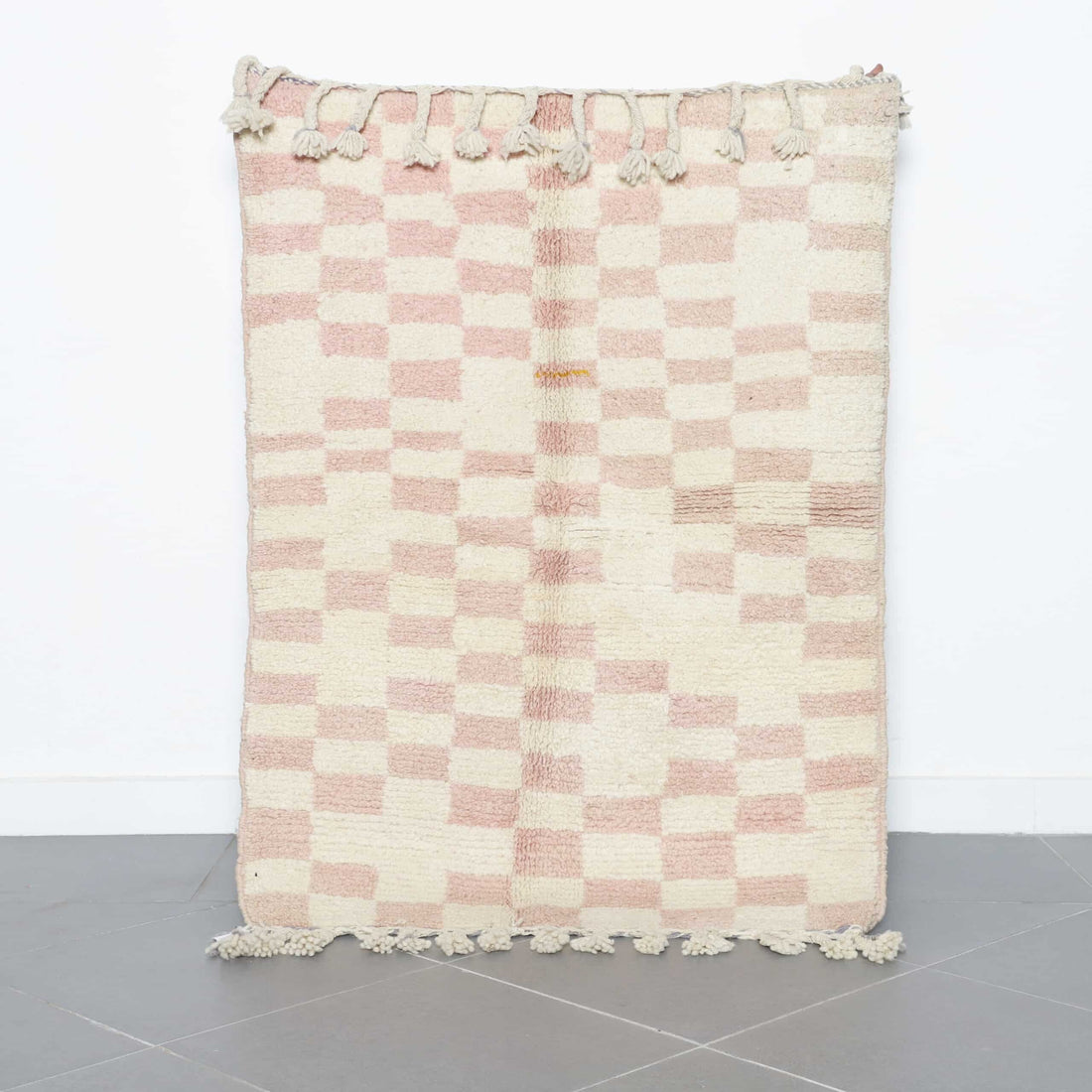 Handmade Moroccan Beni Ouarain Checkered Rug 145cm x 105cm – Pink Wool Berber Carpet