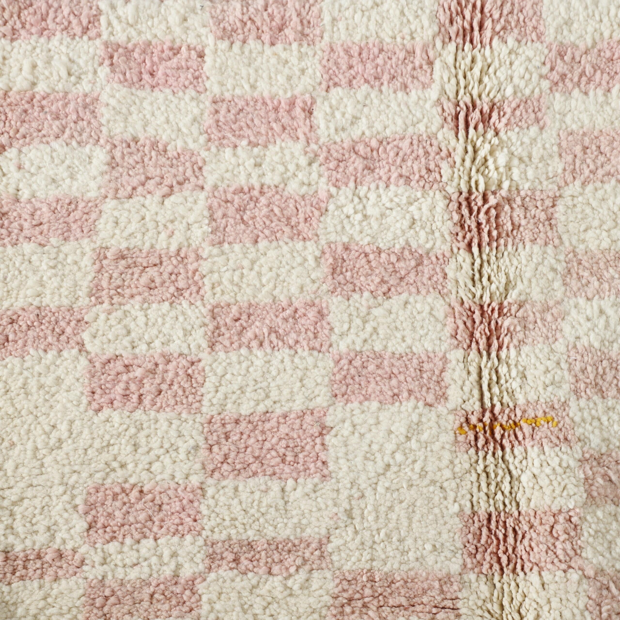 Handmade Moroccan Beni Ouarain Checkered Rug 145cm x 105cm – Pink Wool Berber Carpet