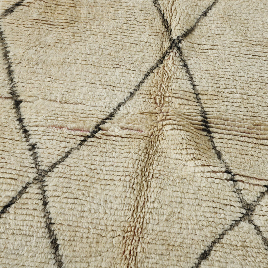 Moroccan Beni Ouarain Rug 154cm x 104cm – Handmade Wool Carpet with Diamond Pattern