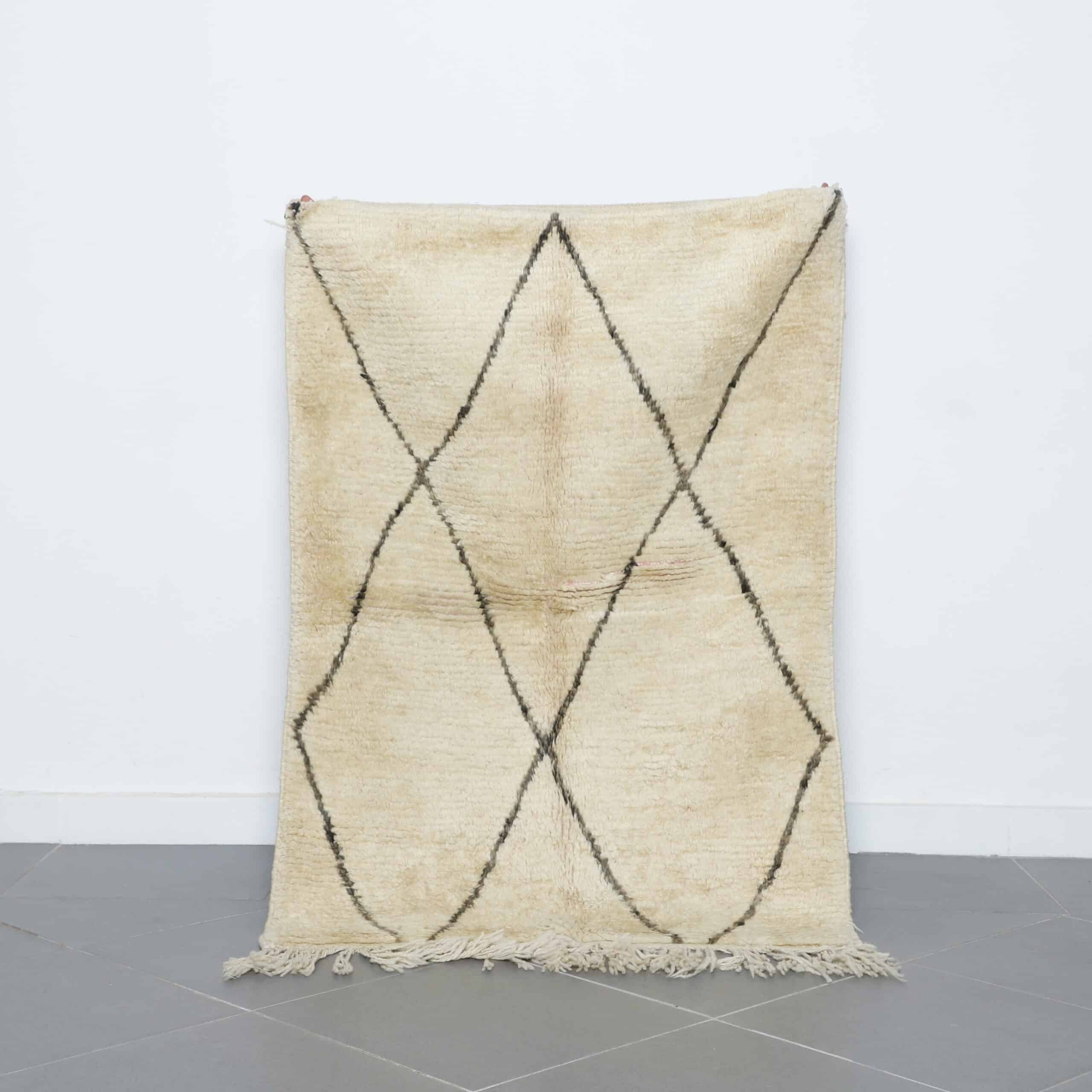 Moroccan Beni Ouarain Rug 154cm x 104cm – Handmade Wool Carpet with Diamond Pattern