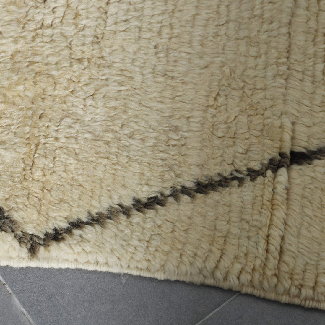 Moroccan Beni Ouarain Rug 154cm x 104cm – Handmade Wool Carpet with Diamond Pattern