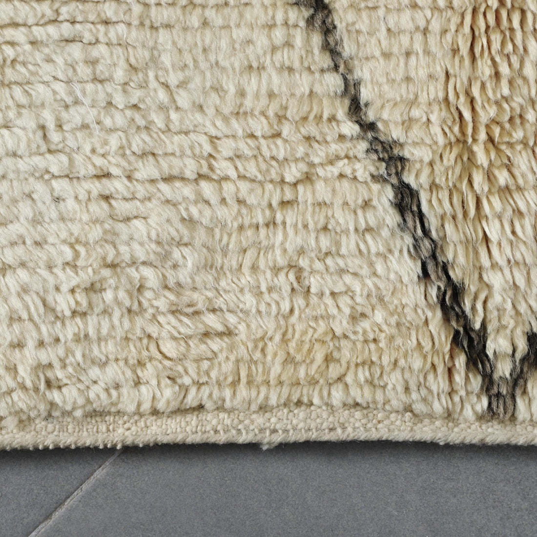 Moroccan Beni Ouarain Rug 154cm x 104cm – Handmade Wool Carpet with Diamond Pattern