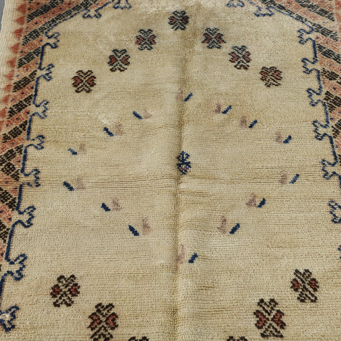 Vintage Moroccan Berber Rug – Handmade Wool Carpet with Geometric Patterns