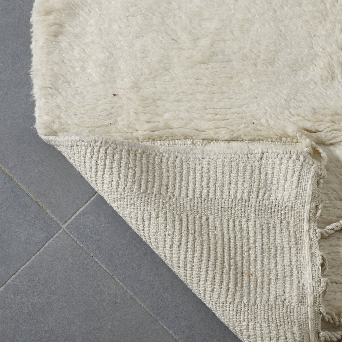 Large Handmade Moroccan Beni Ouarain Rug 240cm x 160cm – White Wool Berber Carpet
