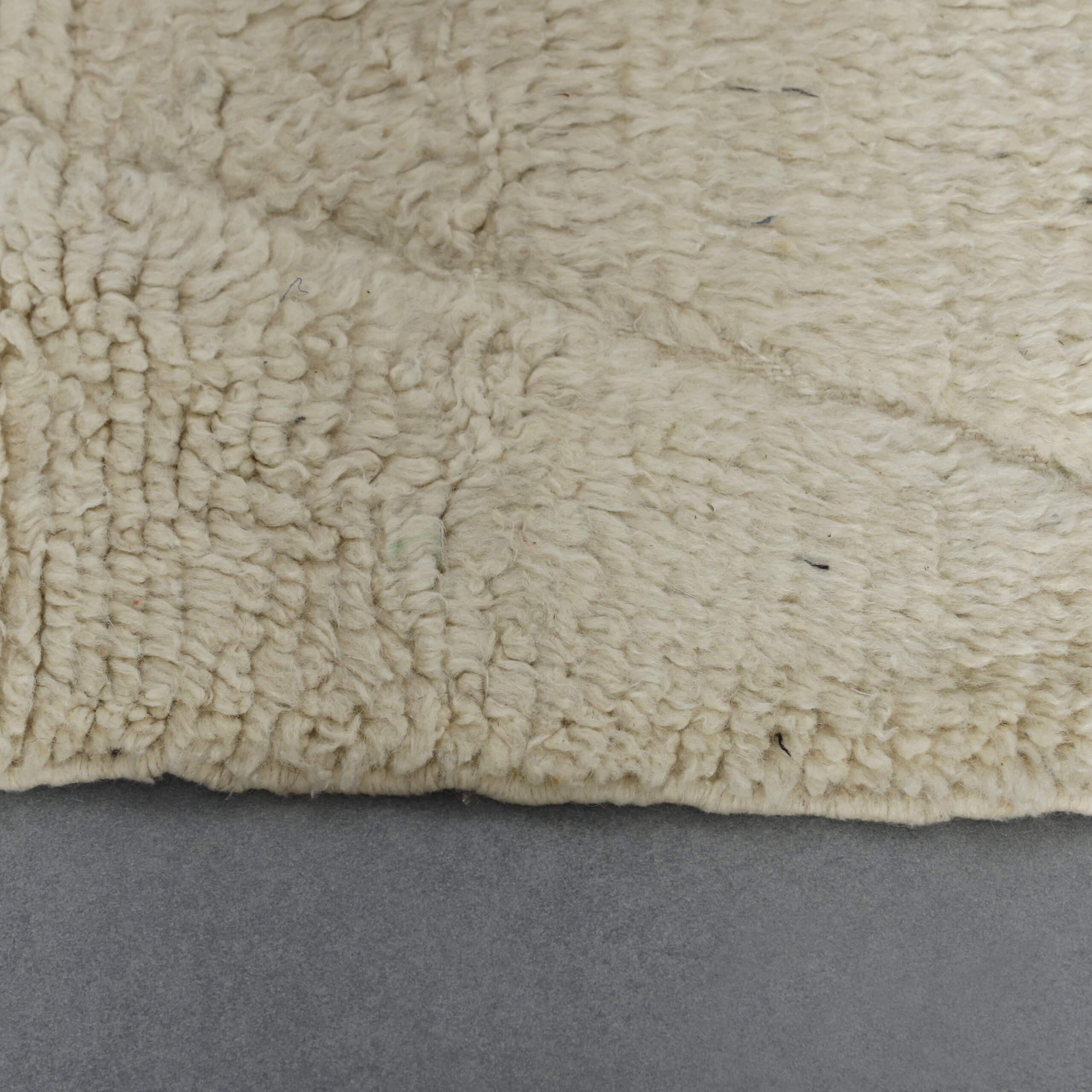 Handmade Moroccan Beni Ouarain Rug 150cm x 100cm – Minimalist Wool Carpet