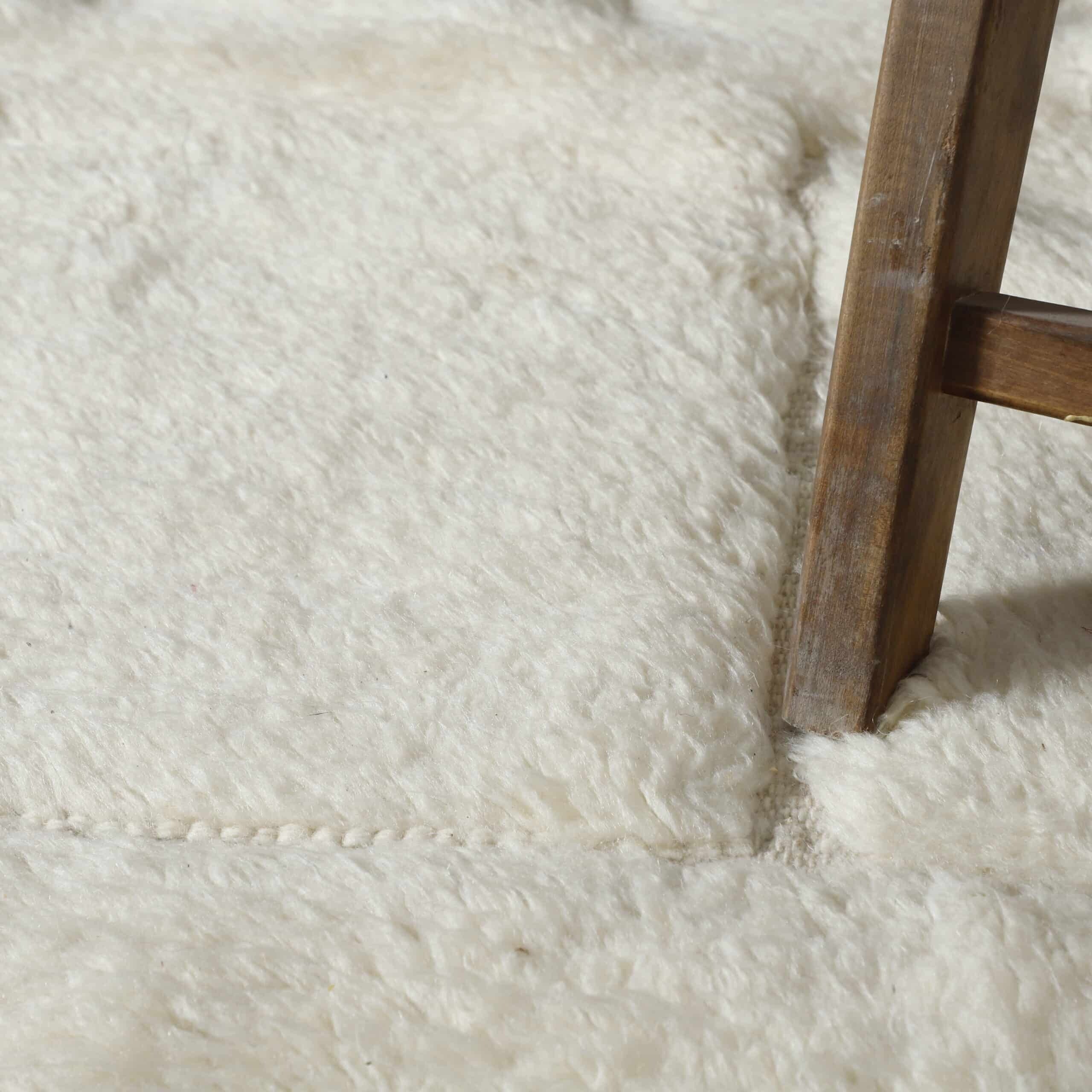 Large Handmade Moroccan Beni Ouarain Rug 240cm x 160cm – White Wool Berber Carpet