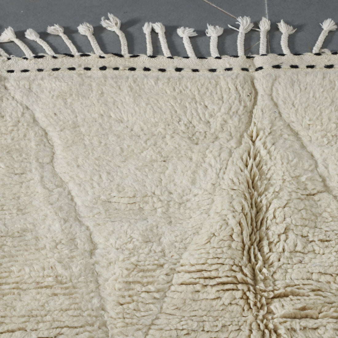 Handmade Moroccan Beni Ouarain Rug 150cm x 100cm – Minimalist Wool Carpet