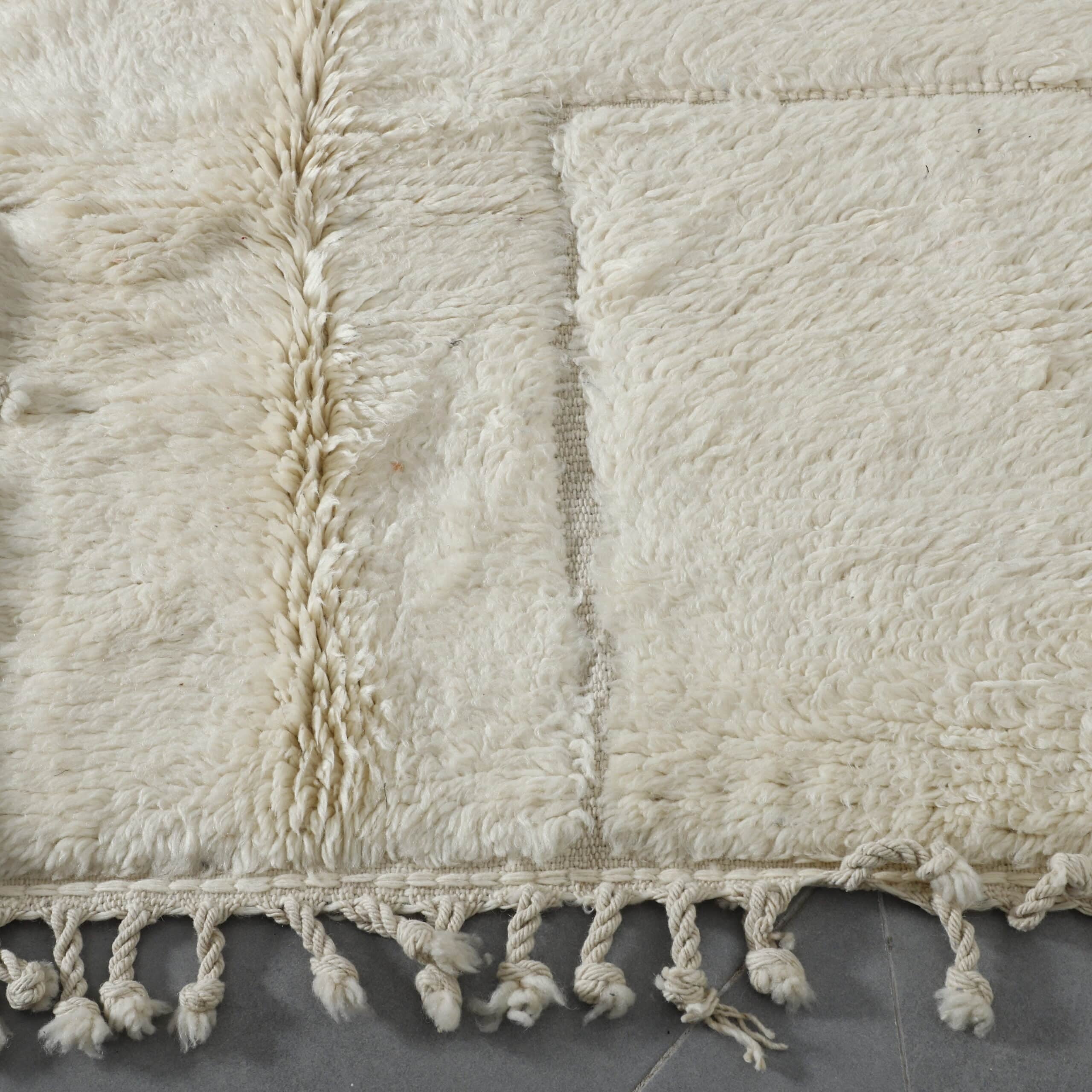 Large Handmade Moroccan Beni Ouarain Rug 240cm x 160cm – White Wool Berber Carpet
