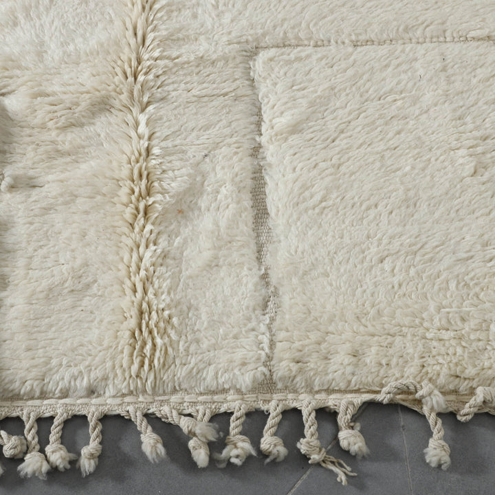 Large Handmade Moroccan Beni Ouarain Rug 240cm x 160cm – White Wool Berber Carpet