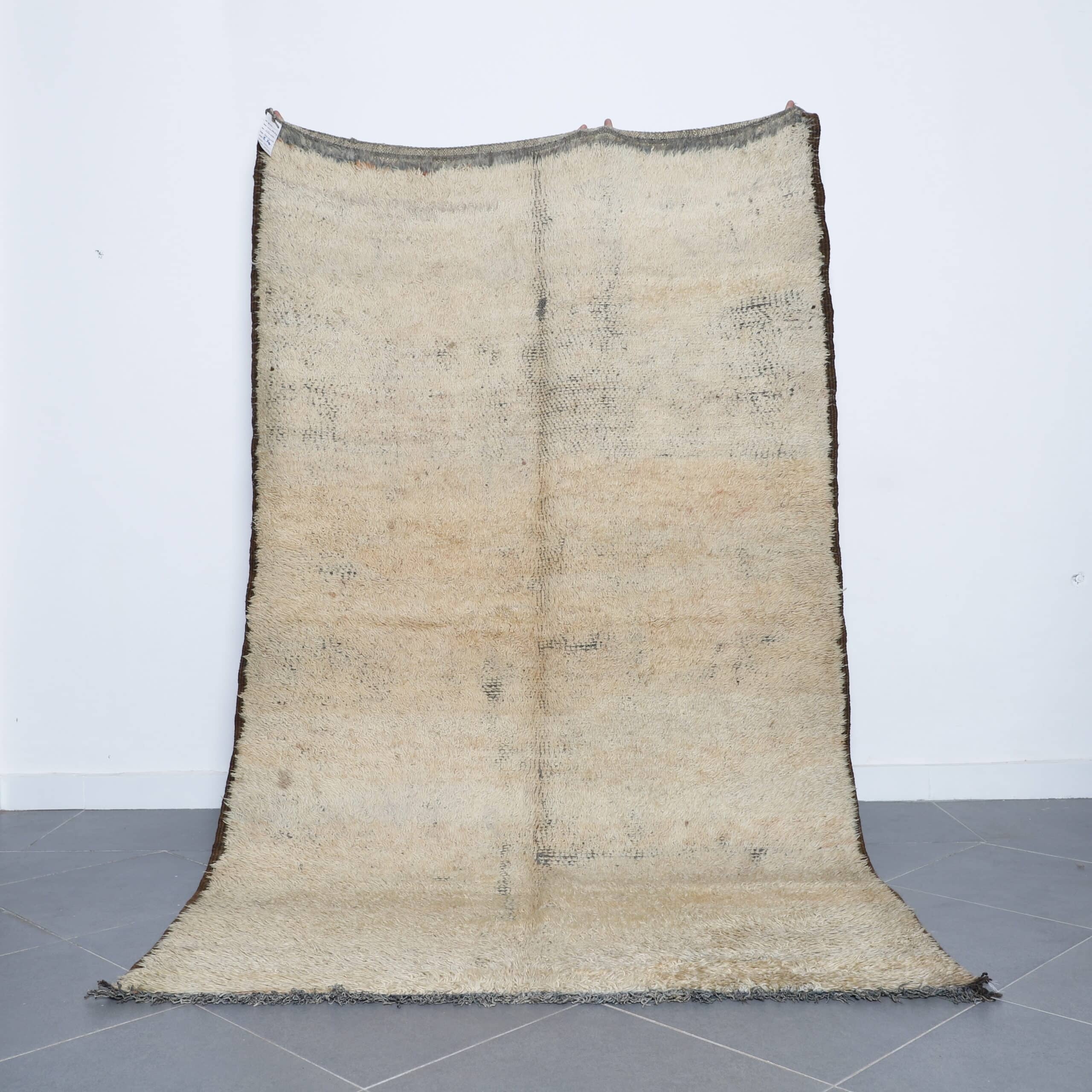 Handmade Moroccan Vintage Beni Mguild Rug 8.4×4.9 Ft