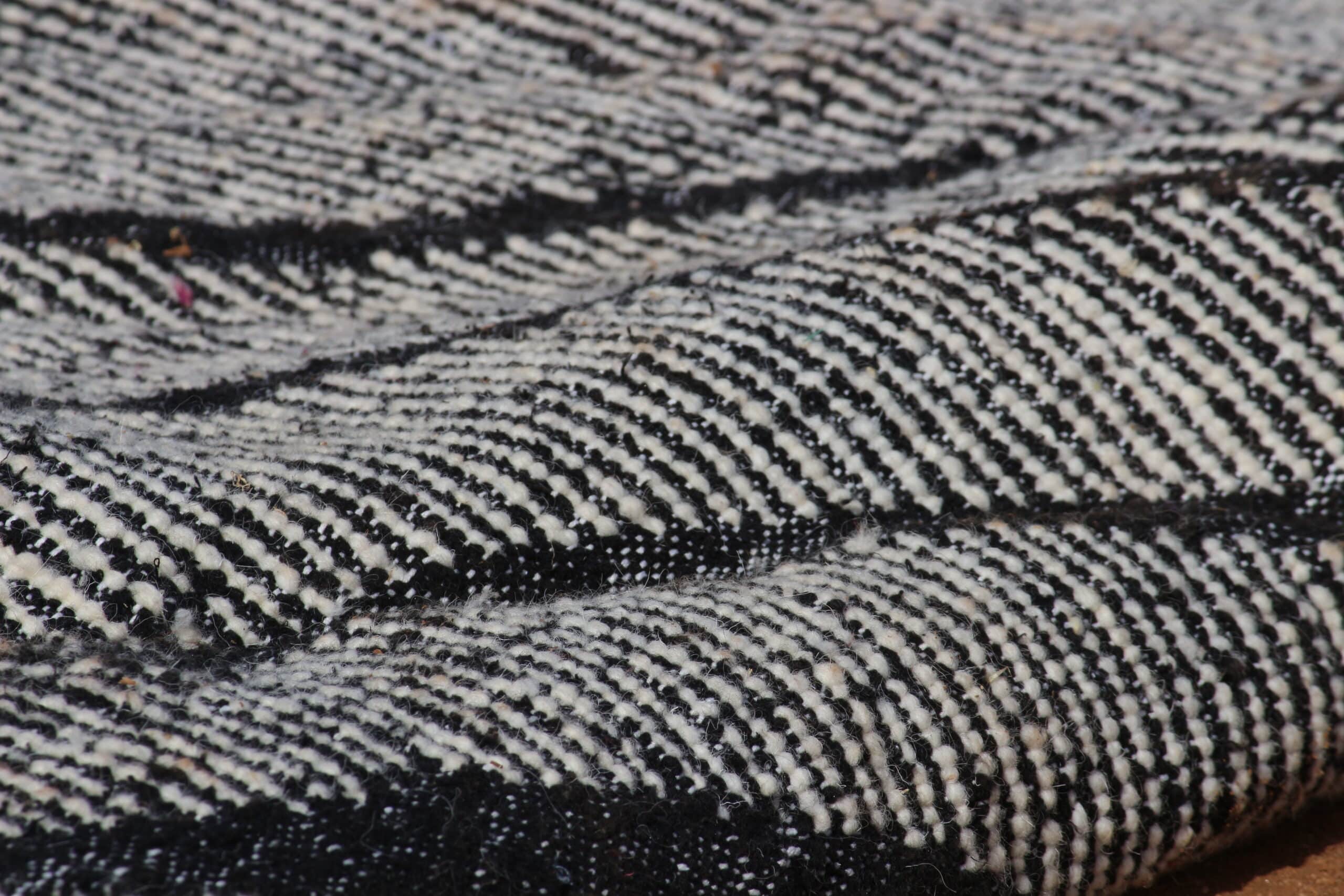 Moroccan Beni Ourain Rug - image 5