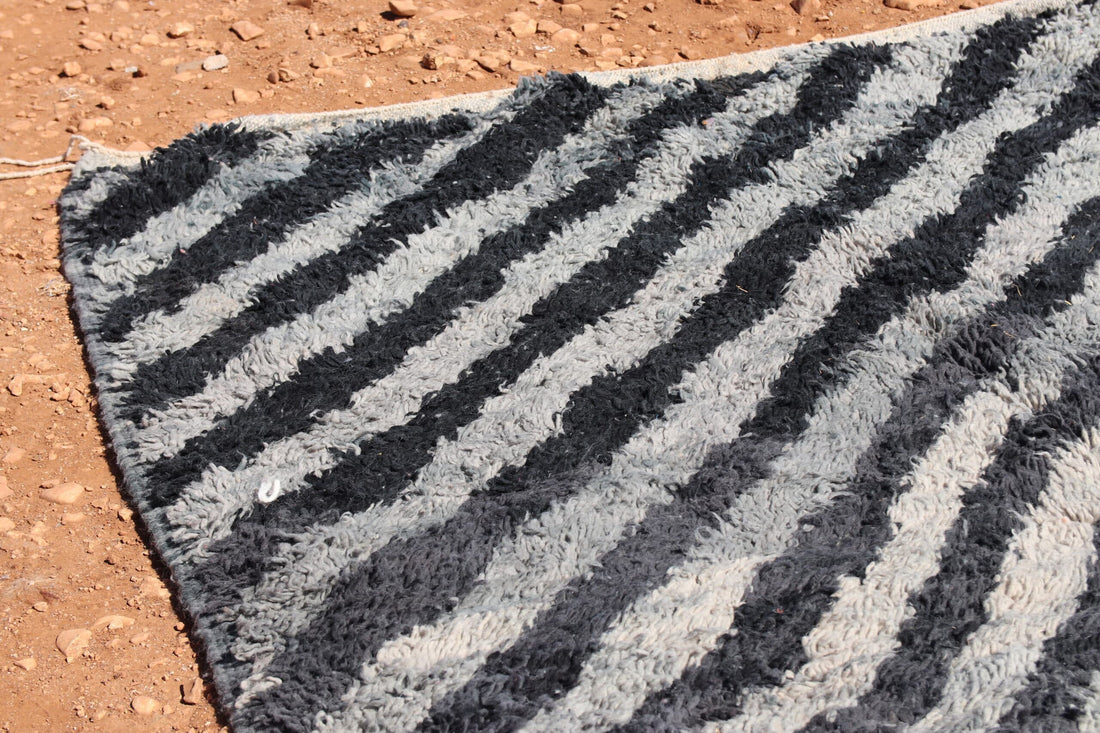 Abstract Rug Gray and Black Style - image 6
