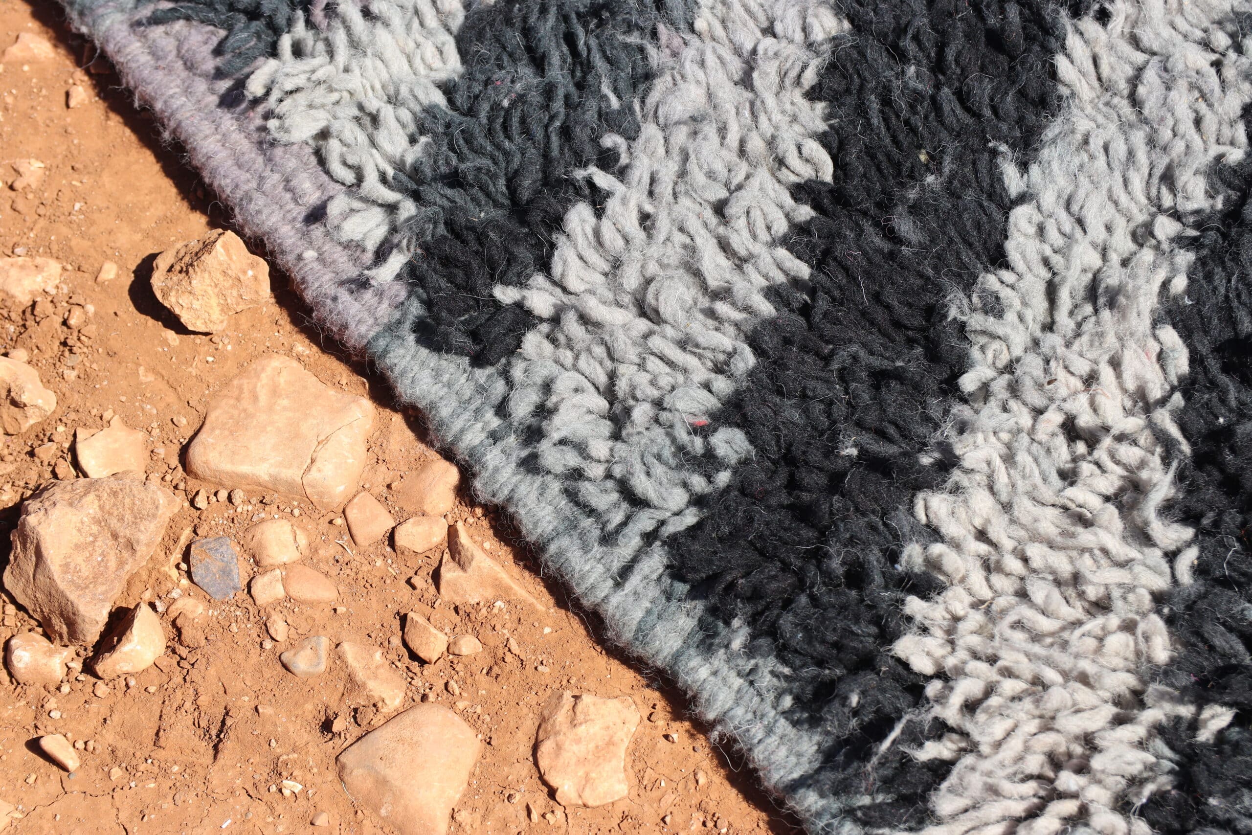 Abstract Rug Gray and Black Style - image 5