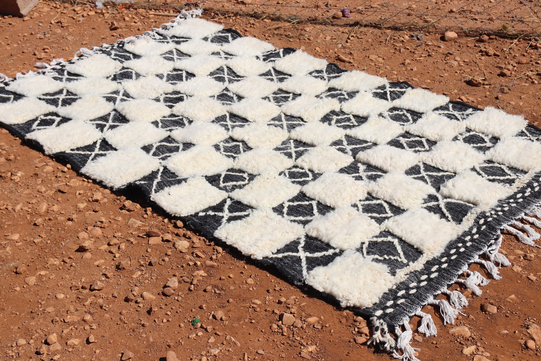 Handmade black and white Rug - image 2