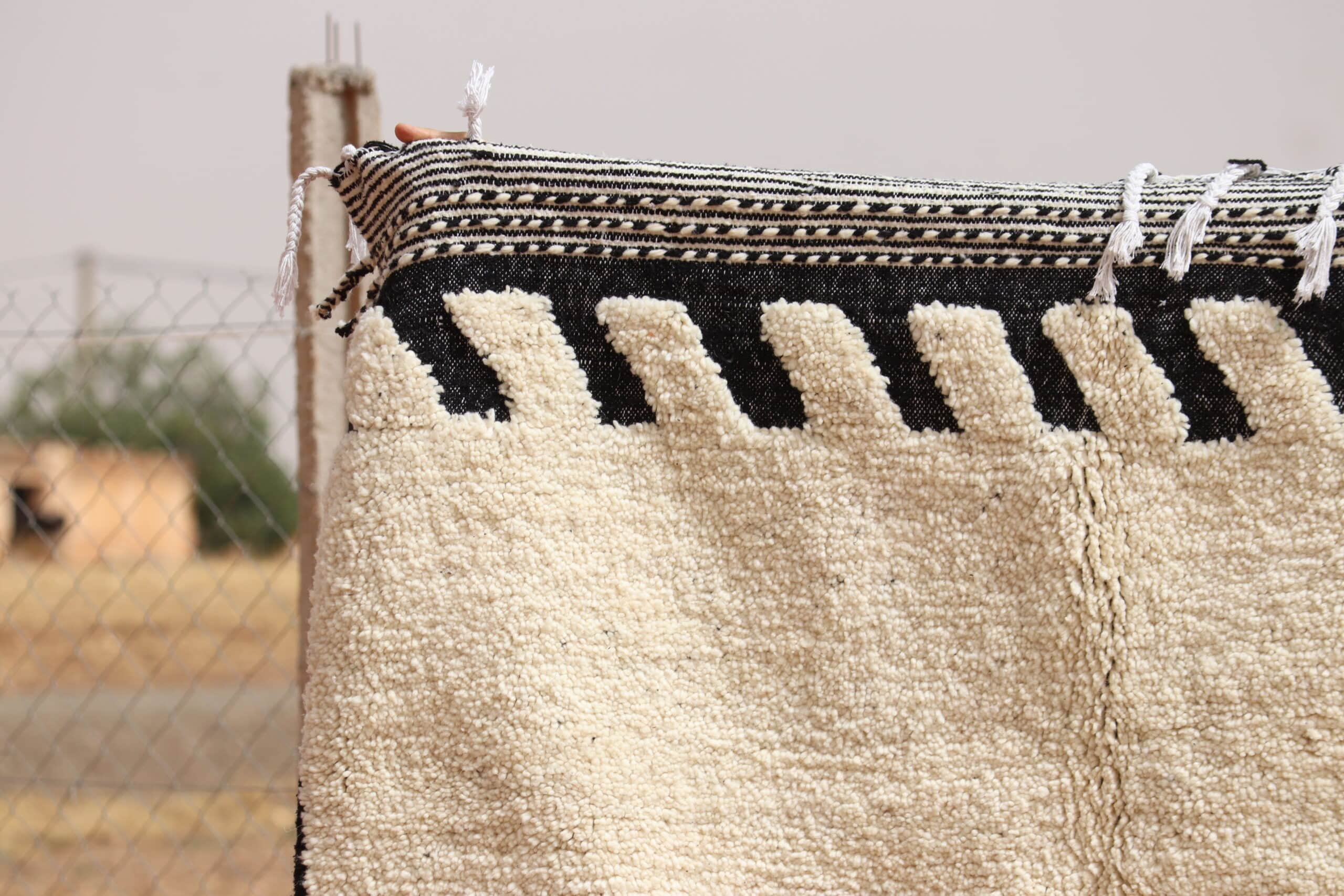 Stunning Moroccan Geometric Rug - image 4