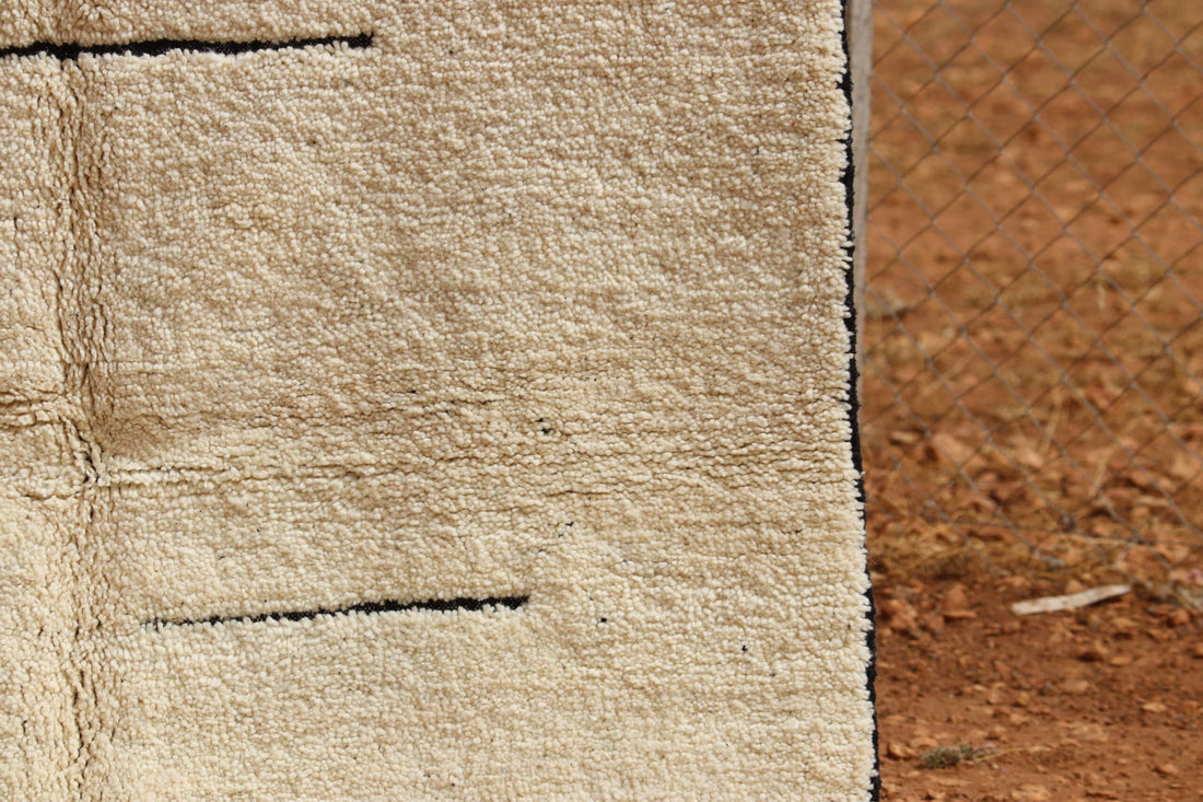Stunning Moroccan Geometric Rug - image 3