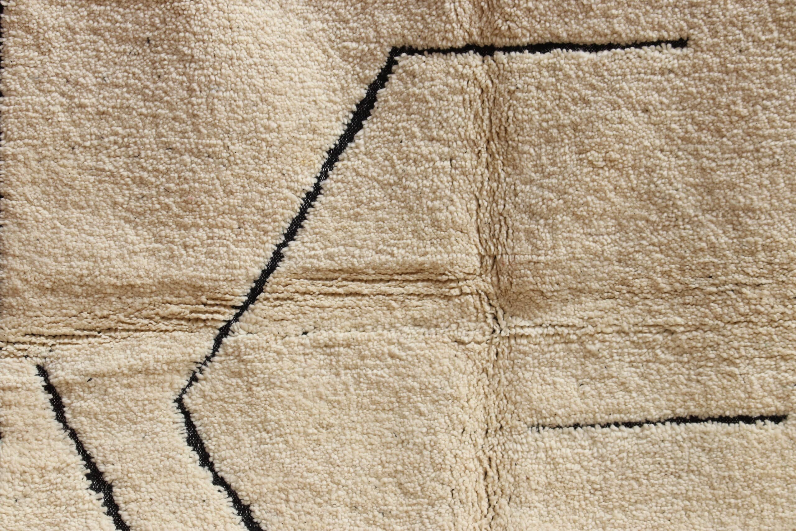 Stunning Moroccan Geometric Rug - image 2