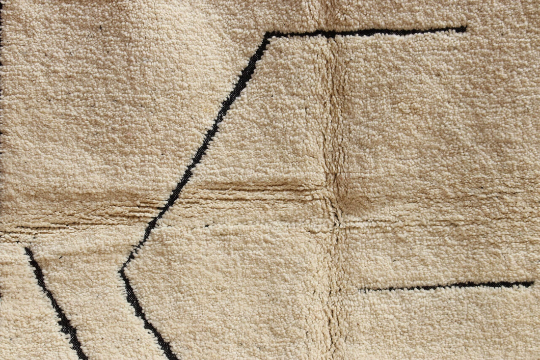 Stunning Moroccan Geometric Rug - image 2