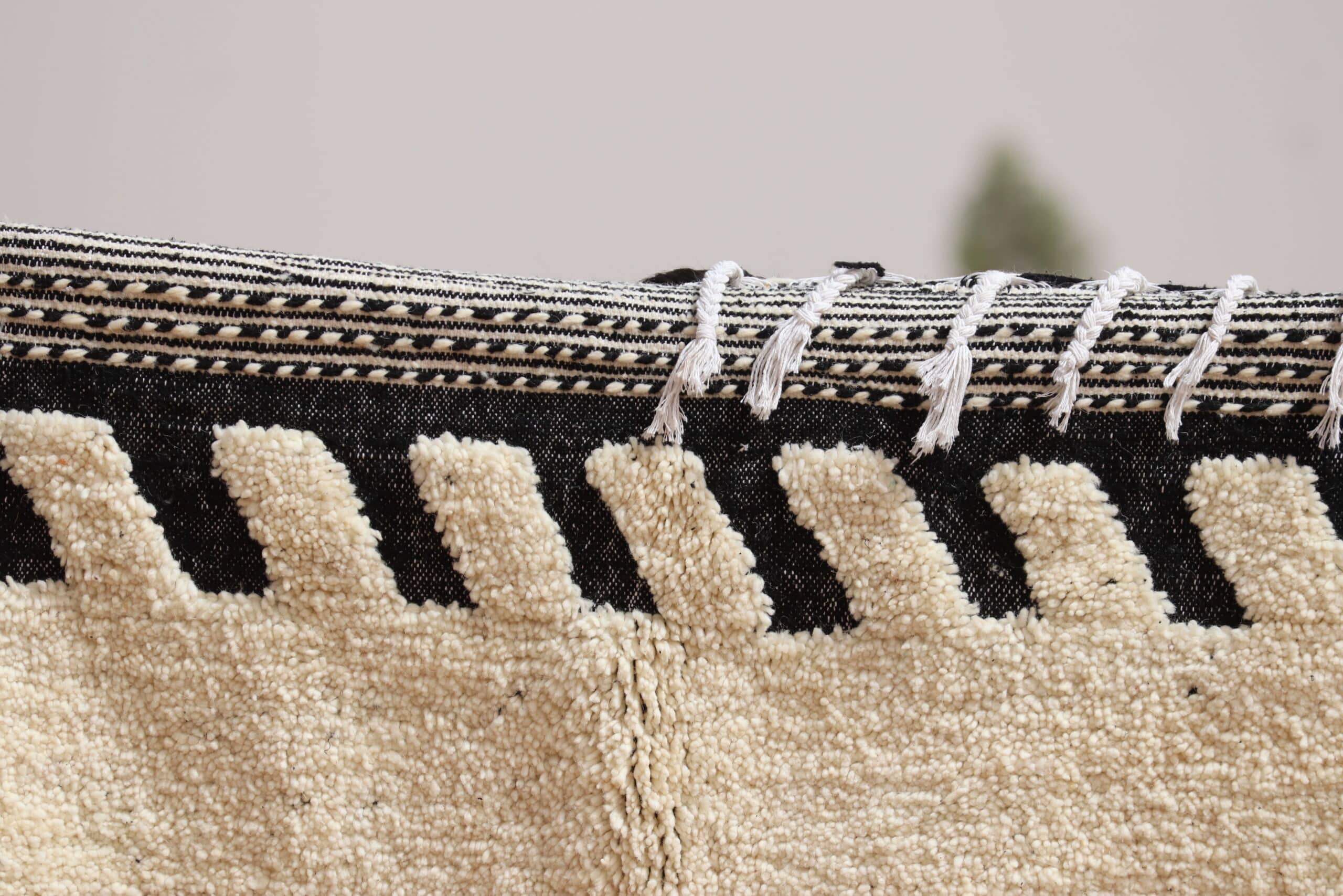 Stunning Moroccan Geometric Rug - image 5