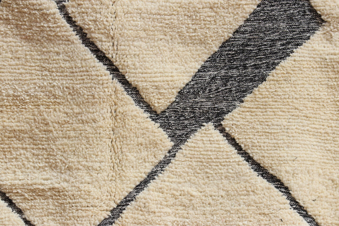 Moroccan contemporary rug - image 3