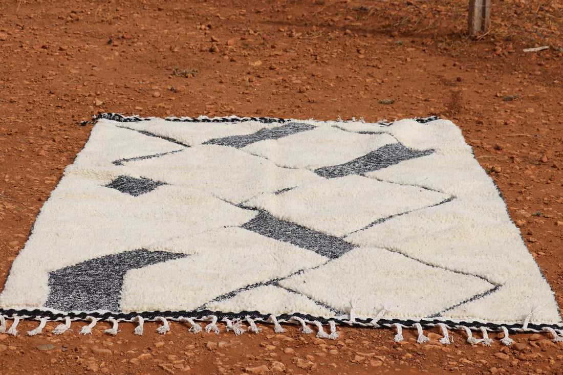 Moroccan contemporary rug - image 4