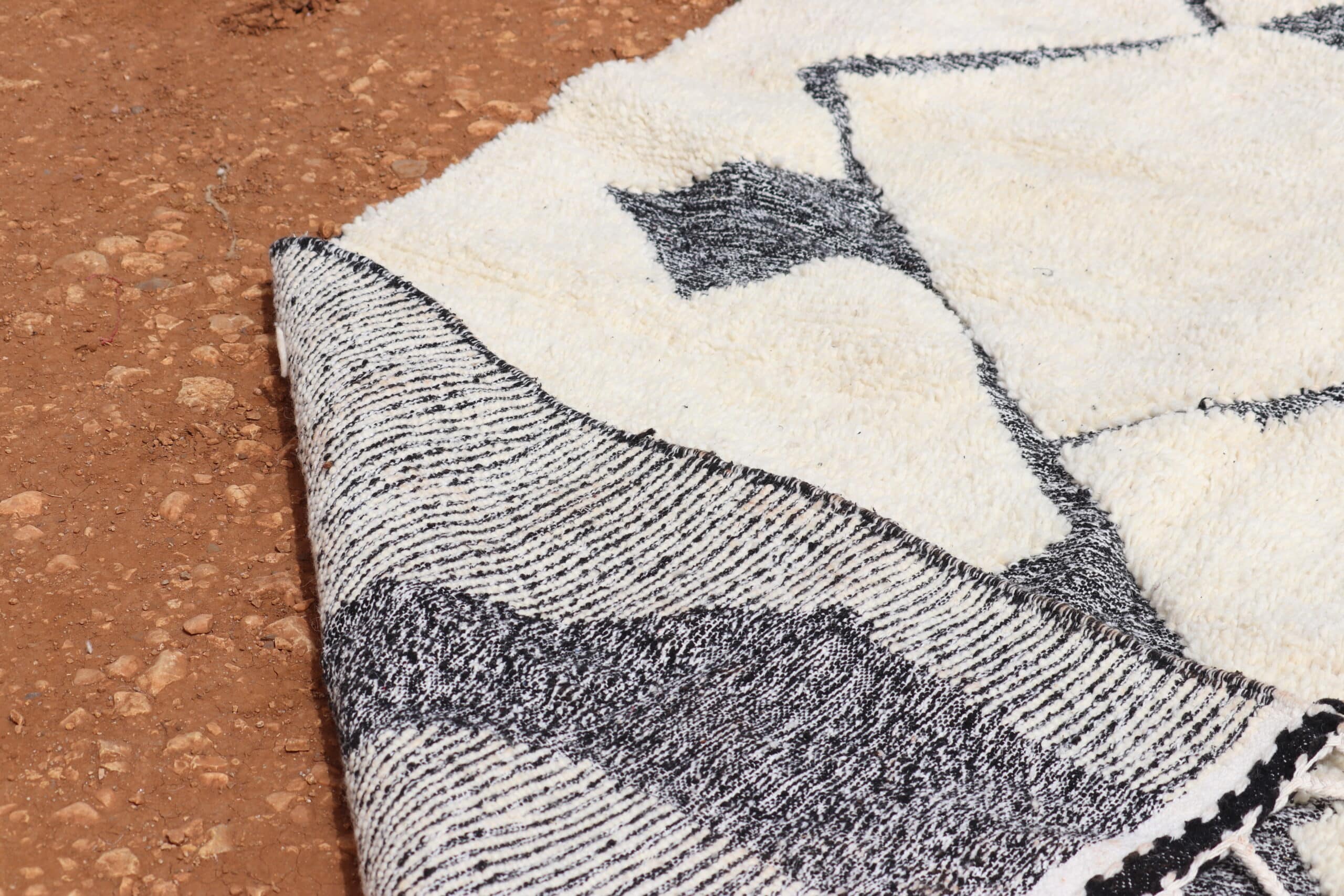 Moroccan contemporary rug - image 6