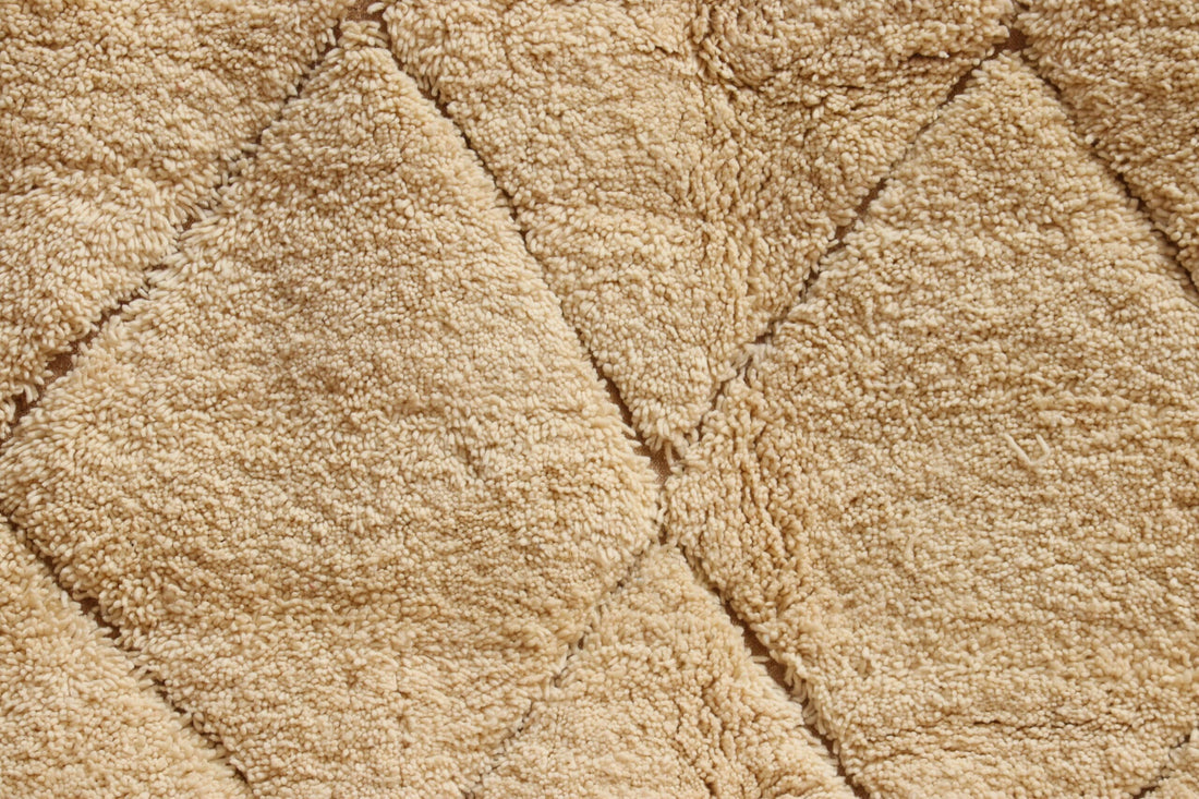 Elegant White Moroccan Rug - image 2