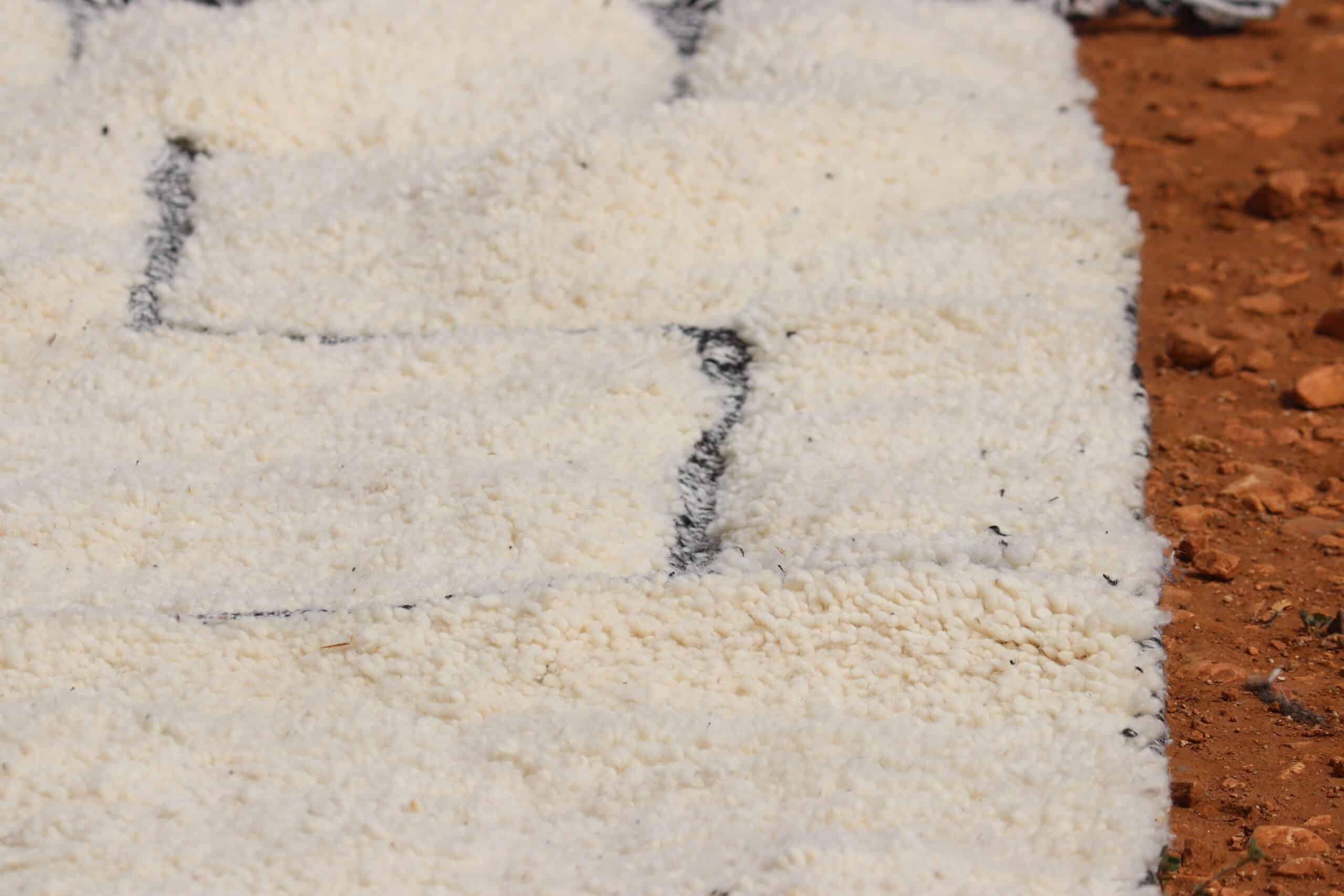 Moroccan off white rug - image 4
