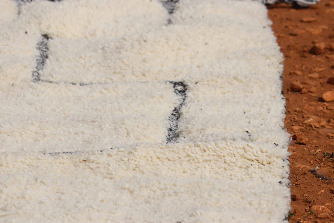 Moroccan off white rug - image 4