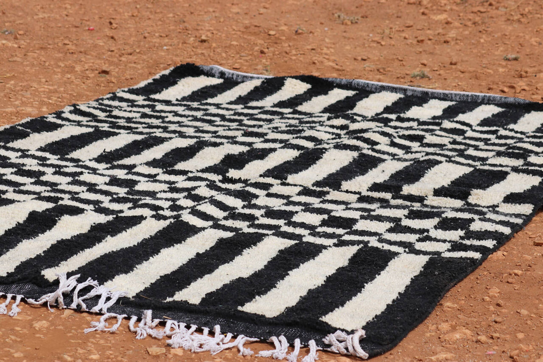 Black and white checkered rug - image 4