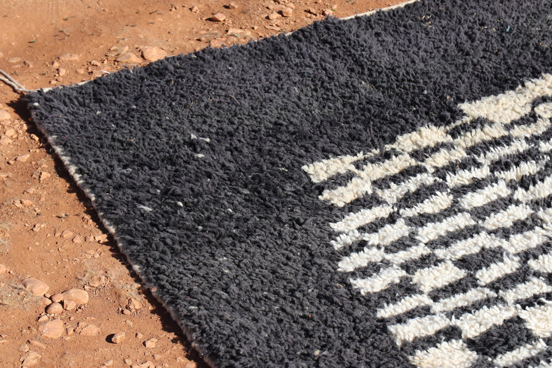 Minimalist Abstract Rug - image 4