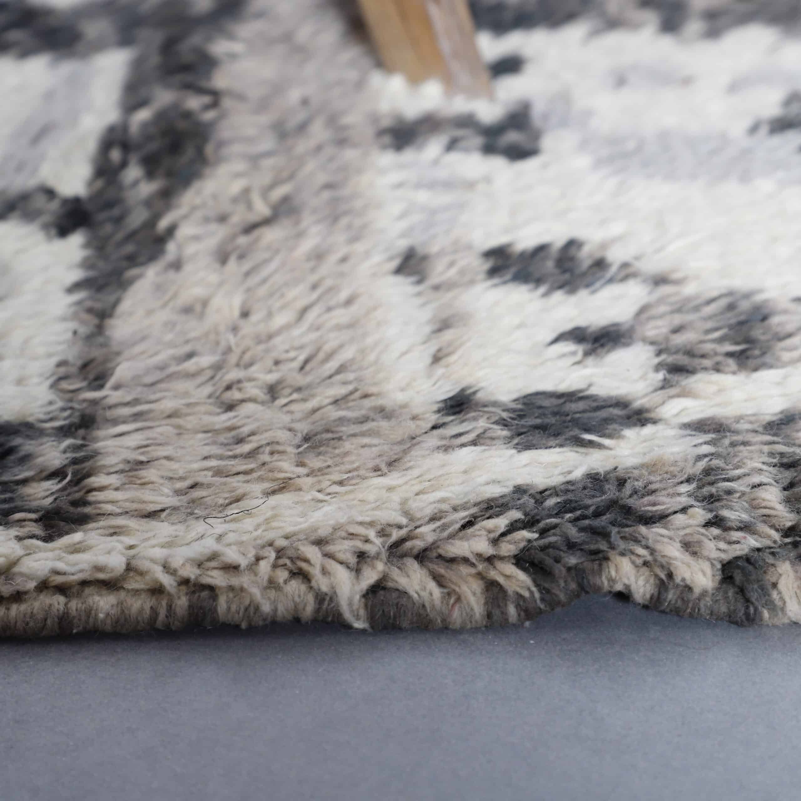 Boujaad Rug 7.9×5.1 ft – Moroccan Handmade Wool