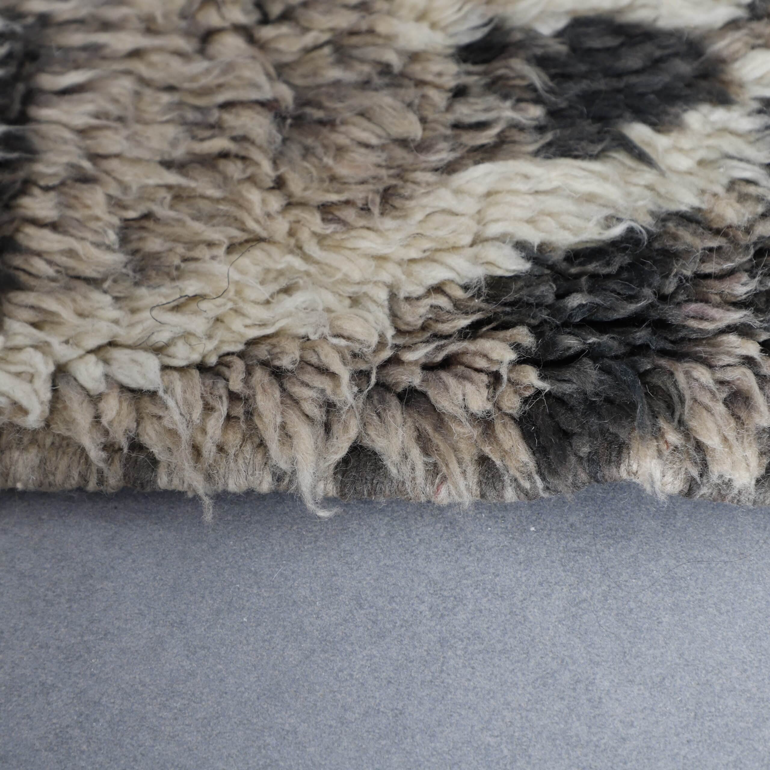 Boujaad Rug 7.9×5.1 ft – Moroccan Handmade Wool