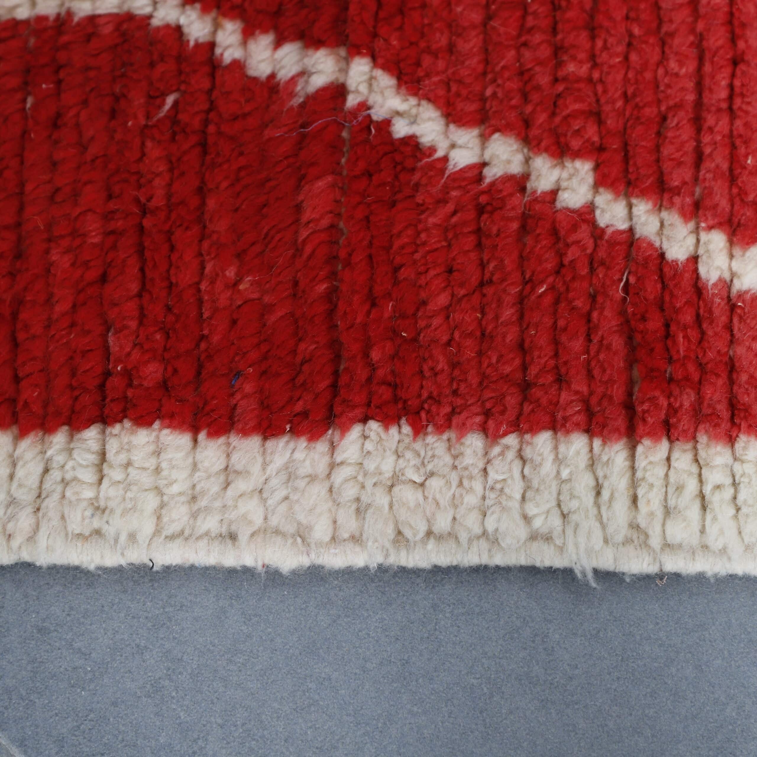 Boujaad Rug 8.9×5.4 Ft – Handmade Moroccan Wool