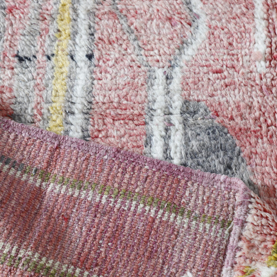 Abstract Boujaad Rug – Vintage Moroccan Handmade 8.7×5.3 Ft