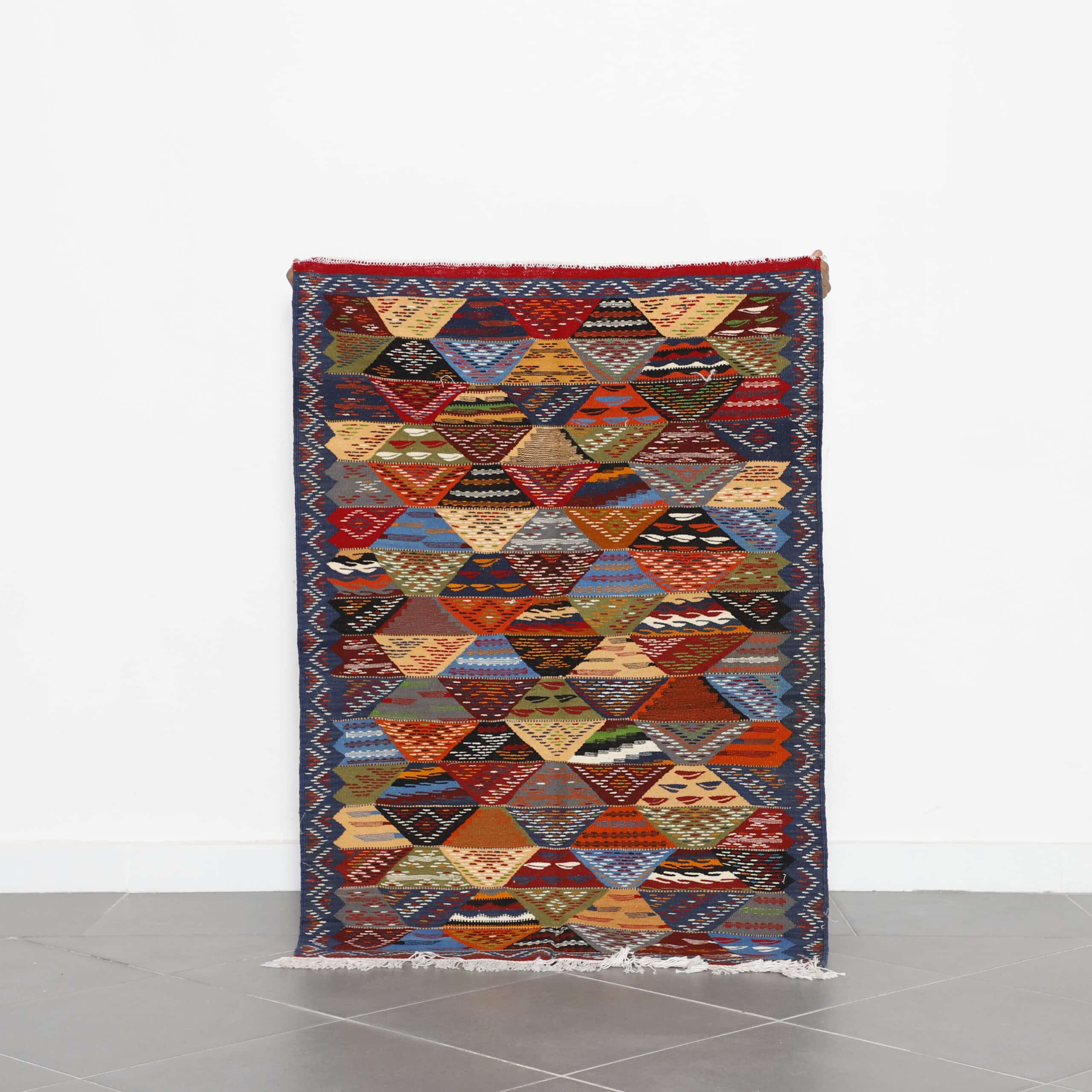 Artistic Berber Kilim with Geometric Diamond Motif – Premium Wool Moroccan Rug