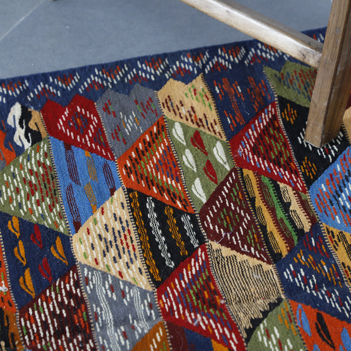 Artistic Berber Kilim with Geometric Diamond Motif – Premium Wool Moroccan Rug