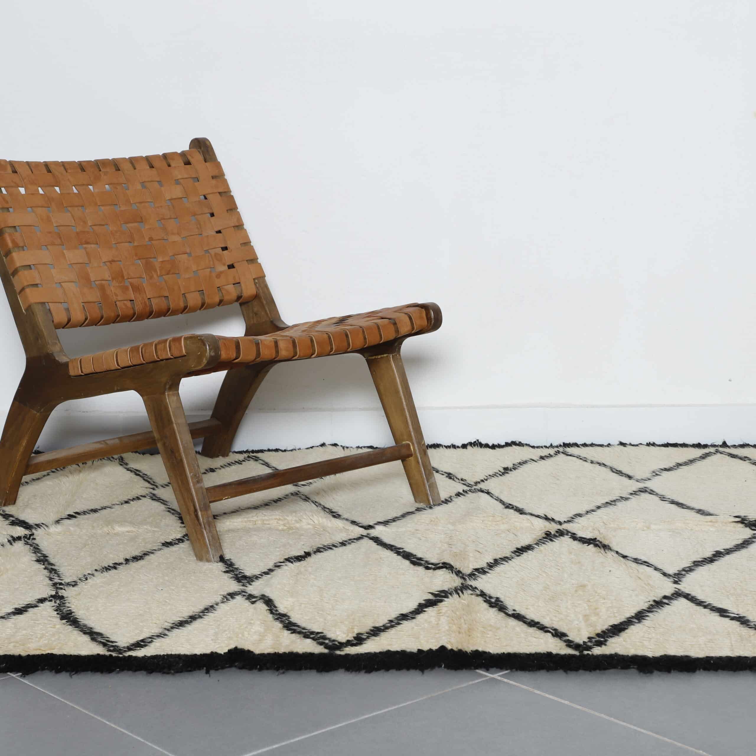 Handmade Moroccan Beni Ouarain Rug 8.4×5 Ft | Natural Wool Berber Carpet