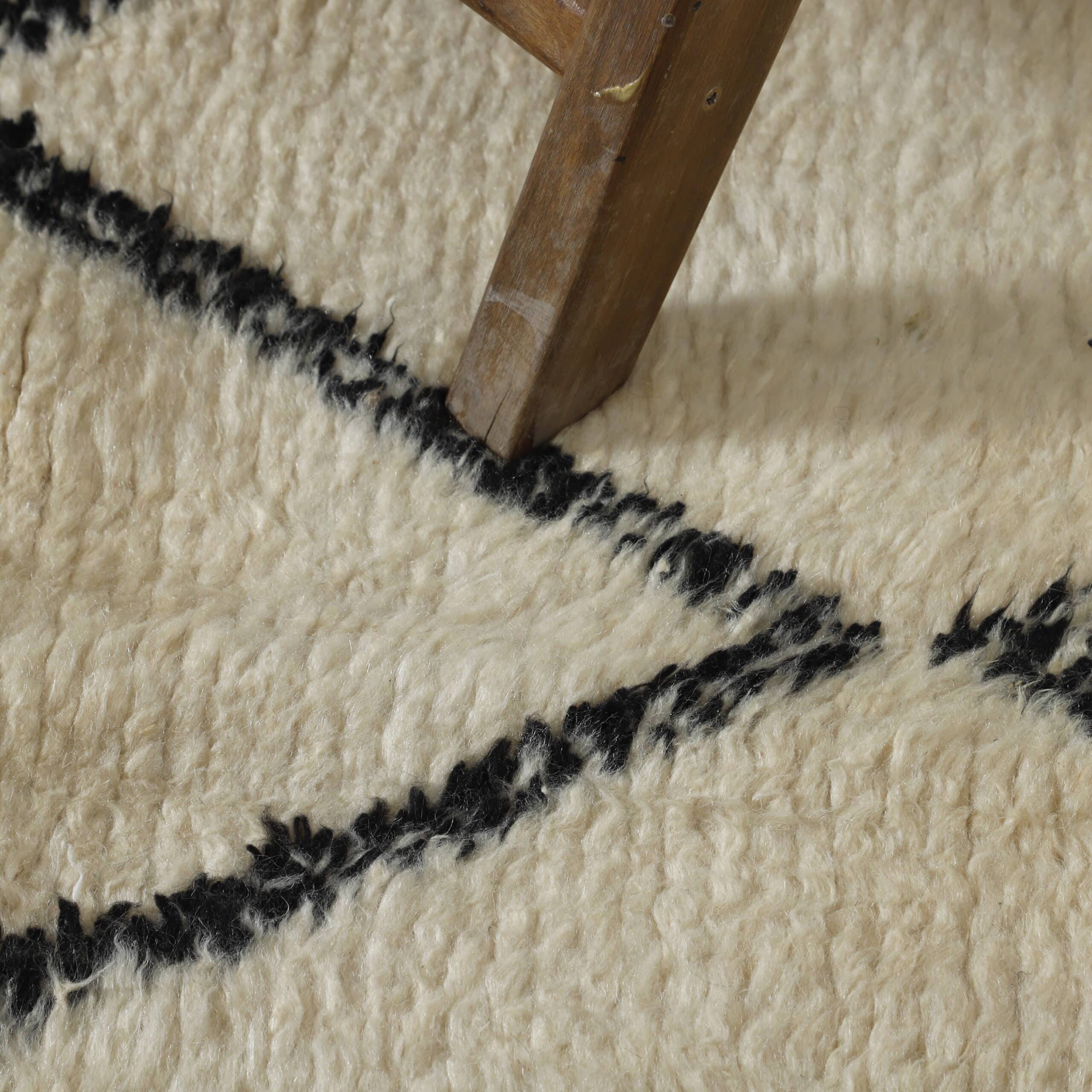 Handmade Moroccan Beni Ouarain Rug 8.4×5 Ft | Natural Wool Berber Carpet