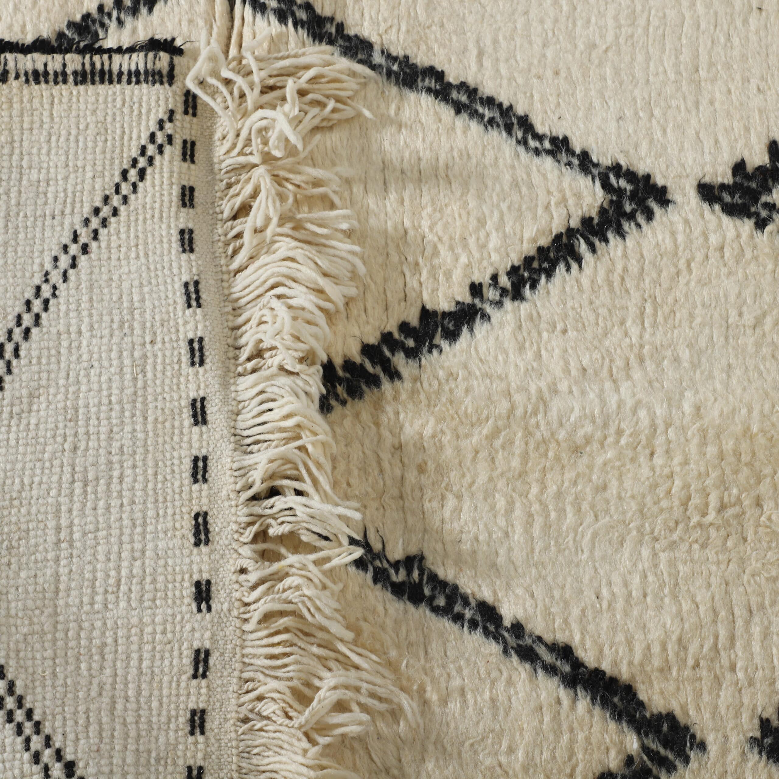 Handmade Moroccan Beni Ouarain Rug 8.4×5 Ft | Natural Wool Berber Carpet