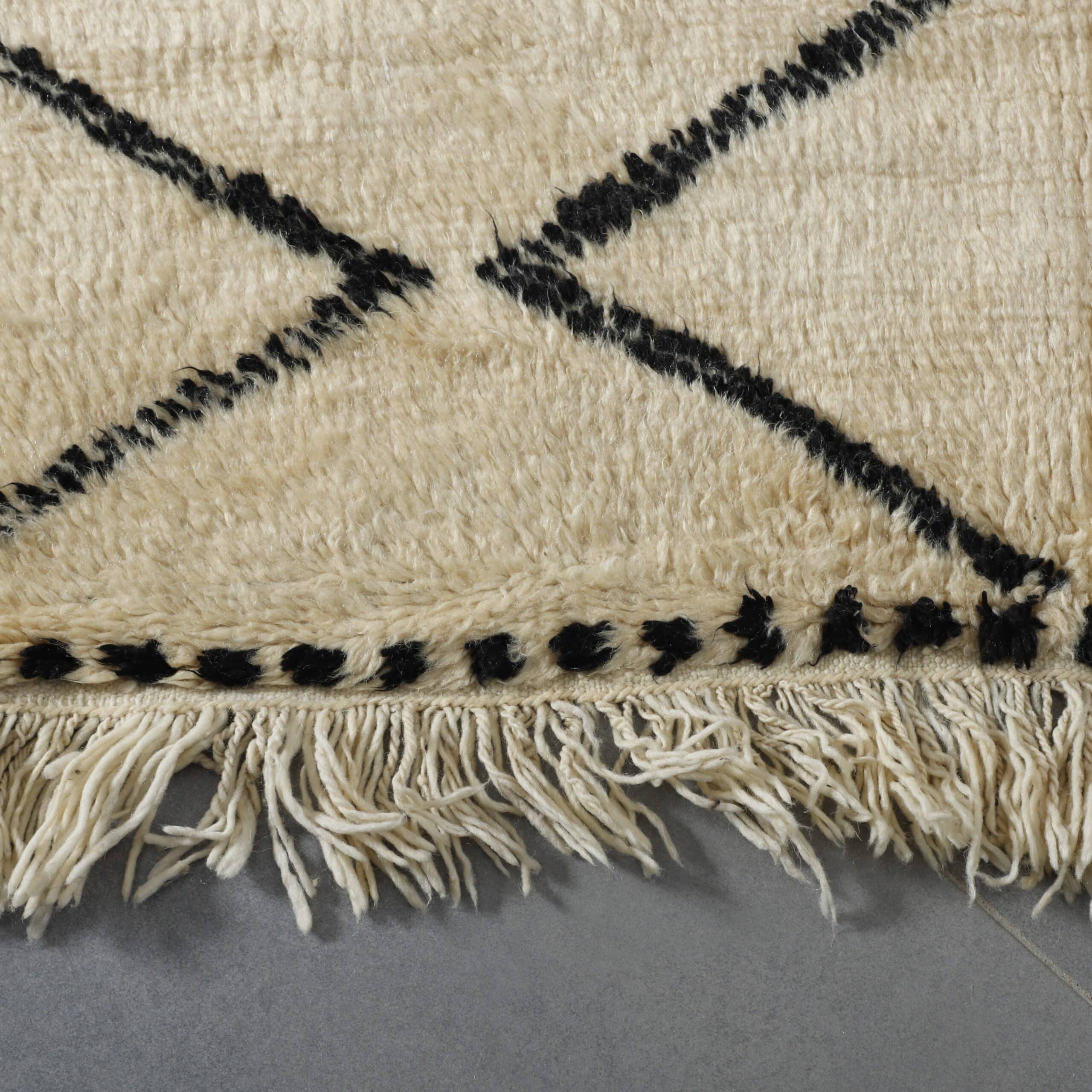 Handmade Moroccan Beni Ouarain Rug 8.4×5 Ft | Natural Wool Berber Carpet