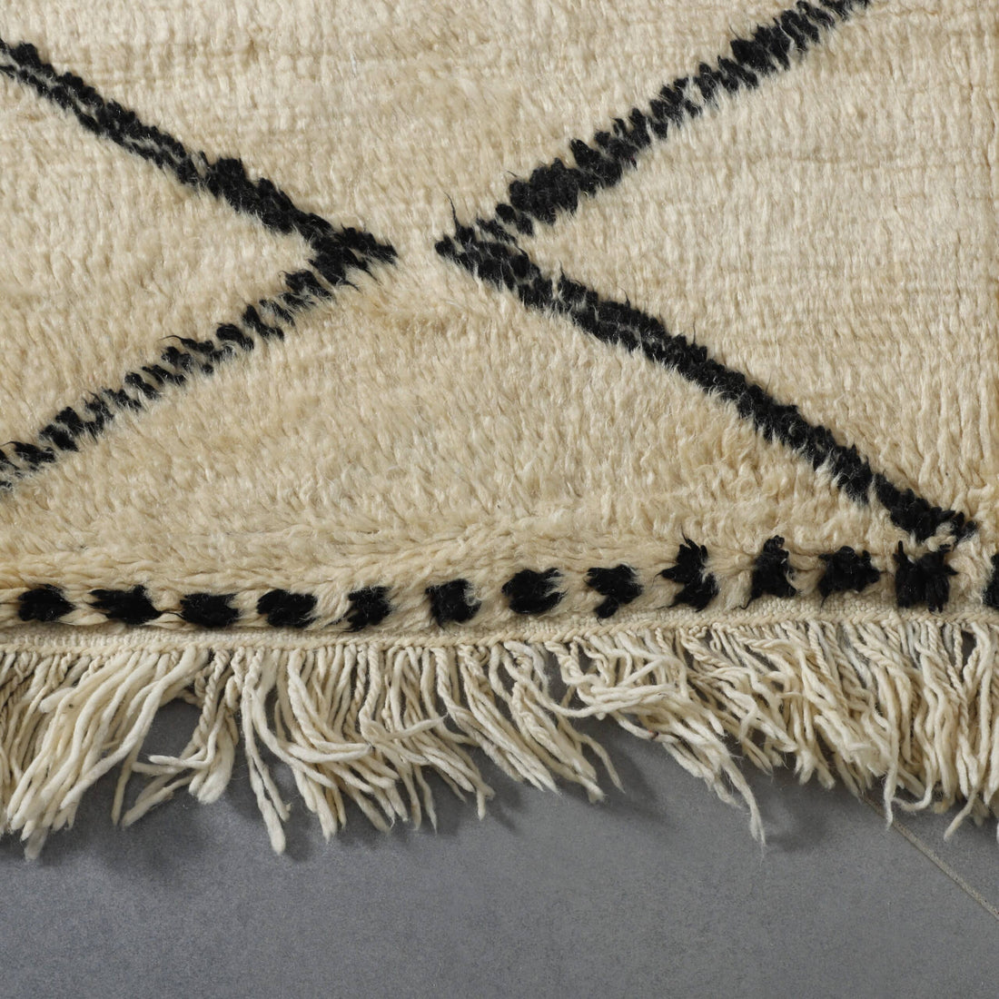 Handmade Moroccan Beni Ouarain Rug 8.4×5 Ft | Natural Wool Berber Carpet