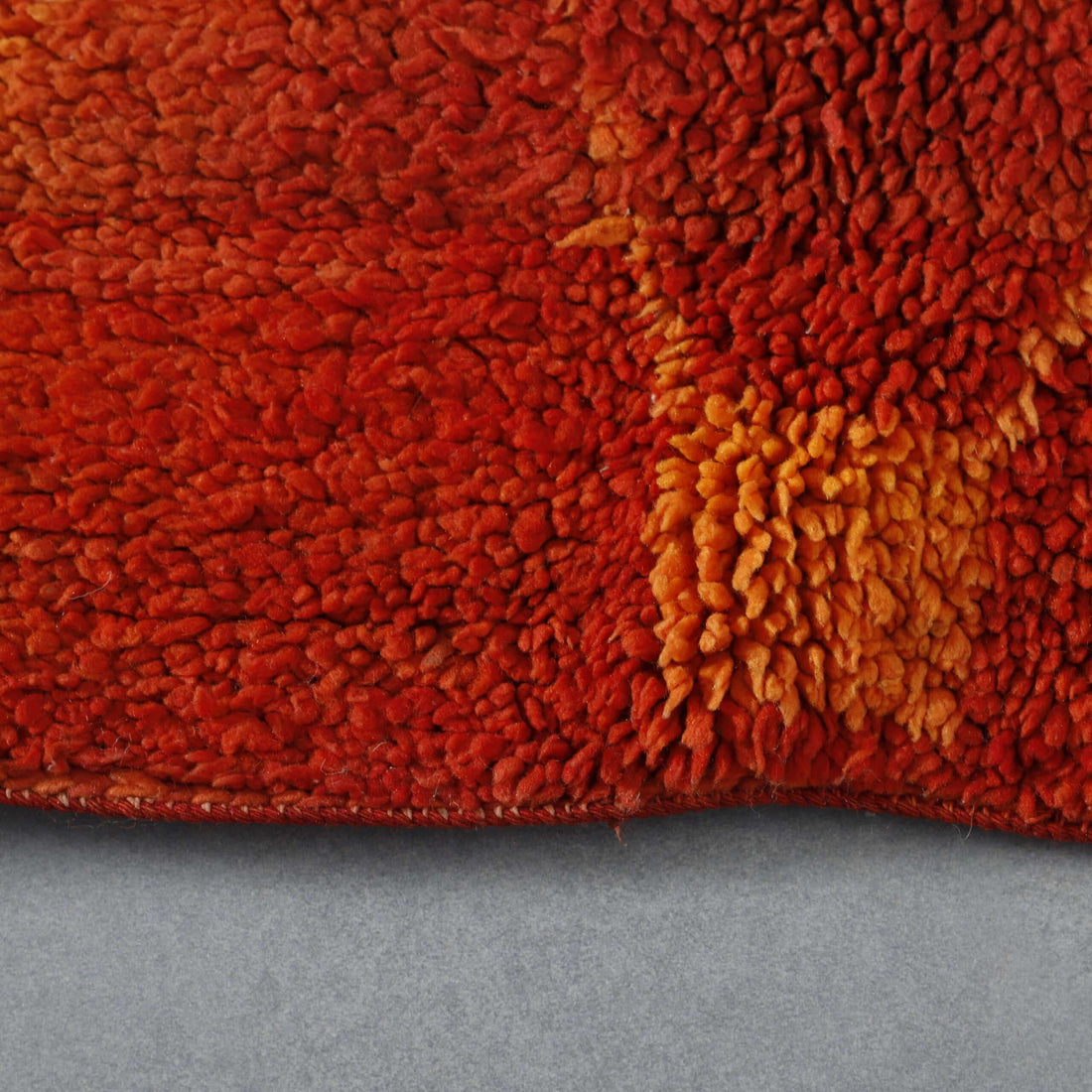 Handwoven Moroccan Beni Mrirt Rug with Terracotta Diamond Trellis