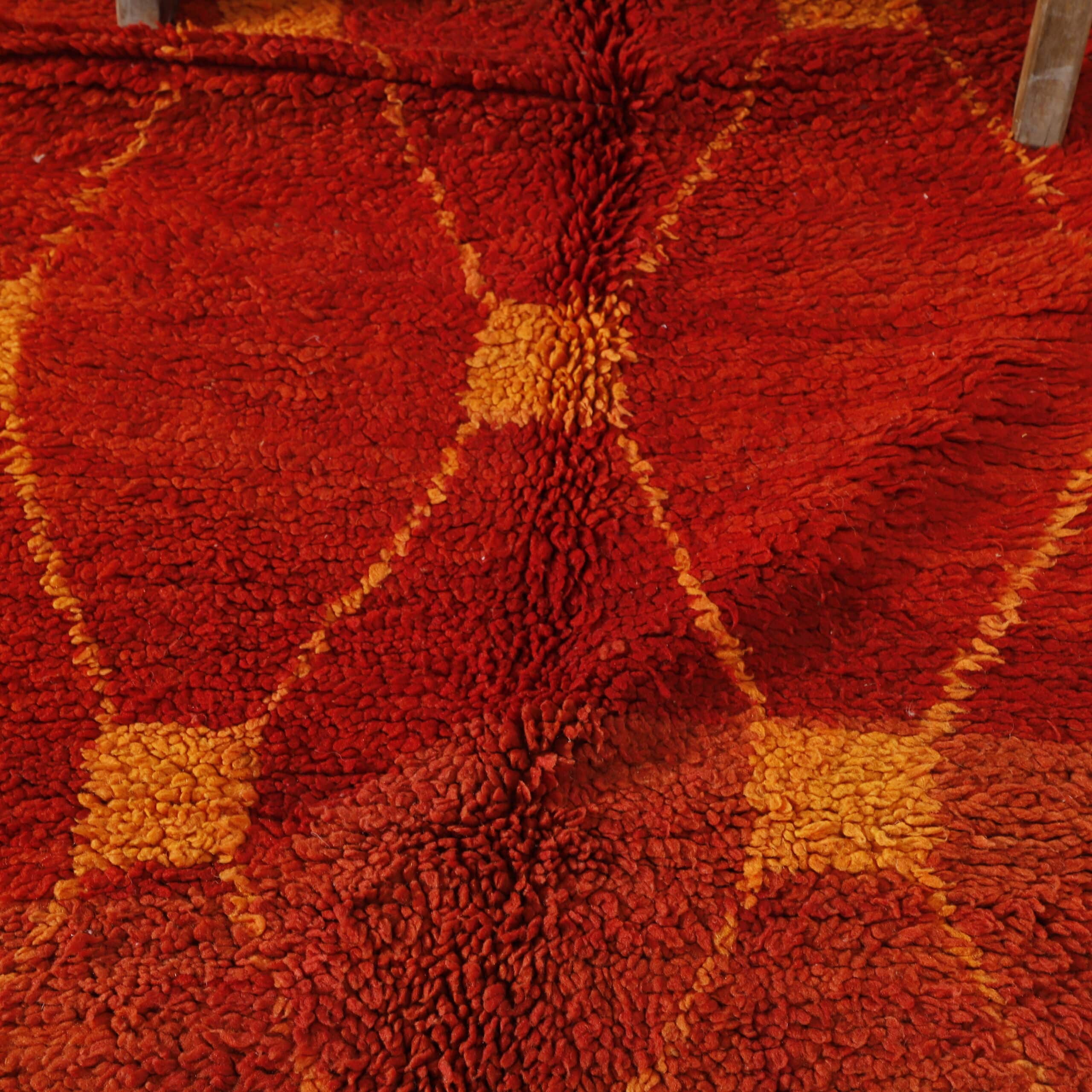 Handwoven Moroccan Beni Mrirt Rug with Terracotta Diamond Trellis