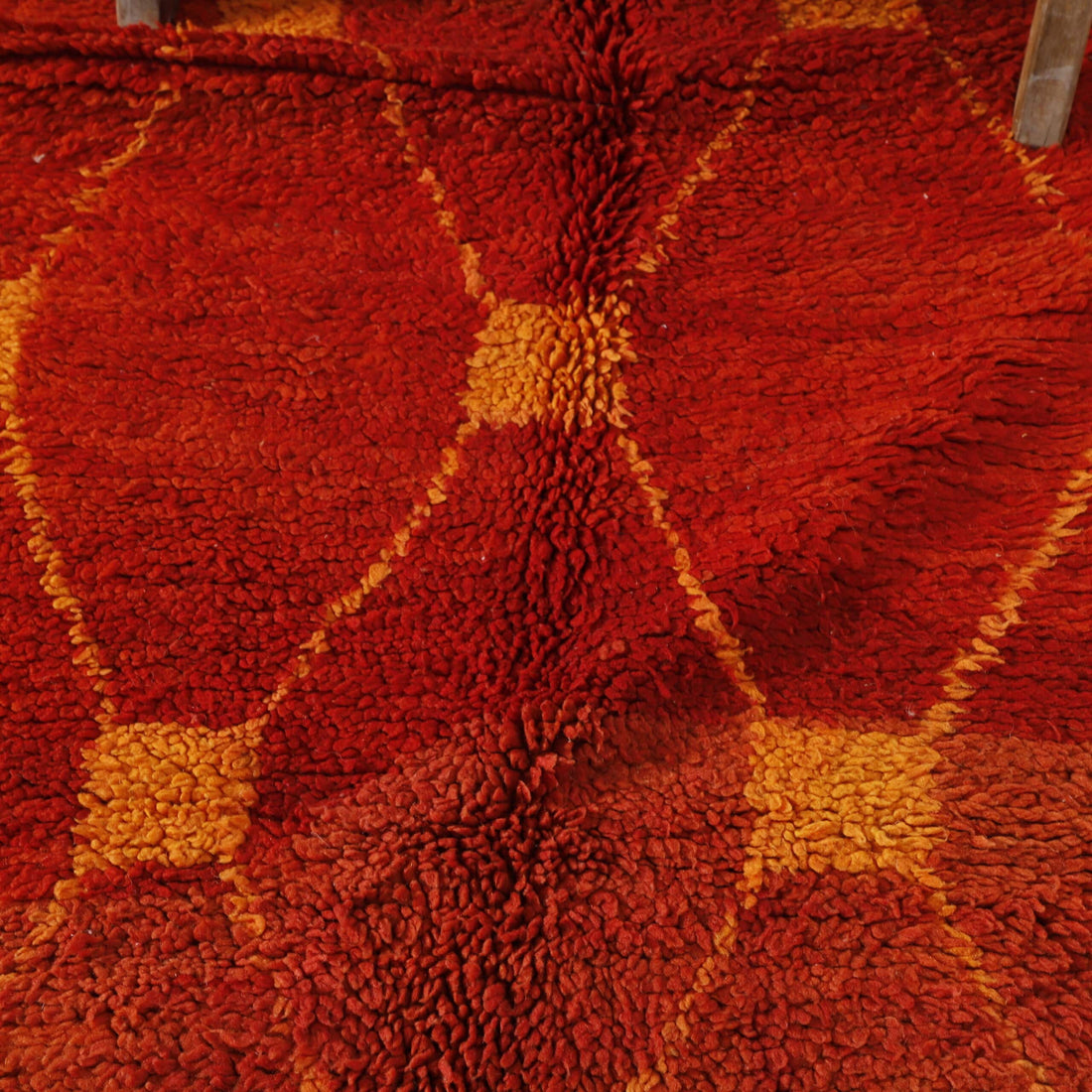 Handwoven Moroccan Beni Mrirt Rug with Terracotta Diamond Trellis