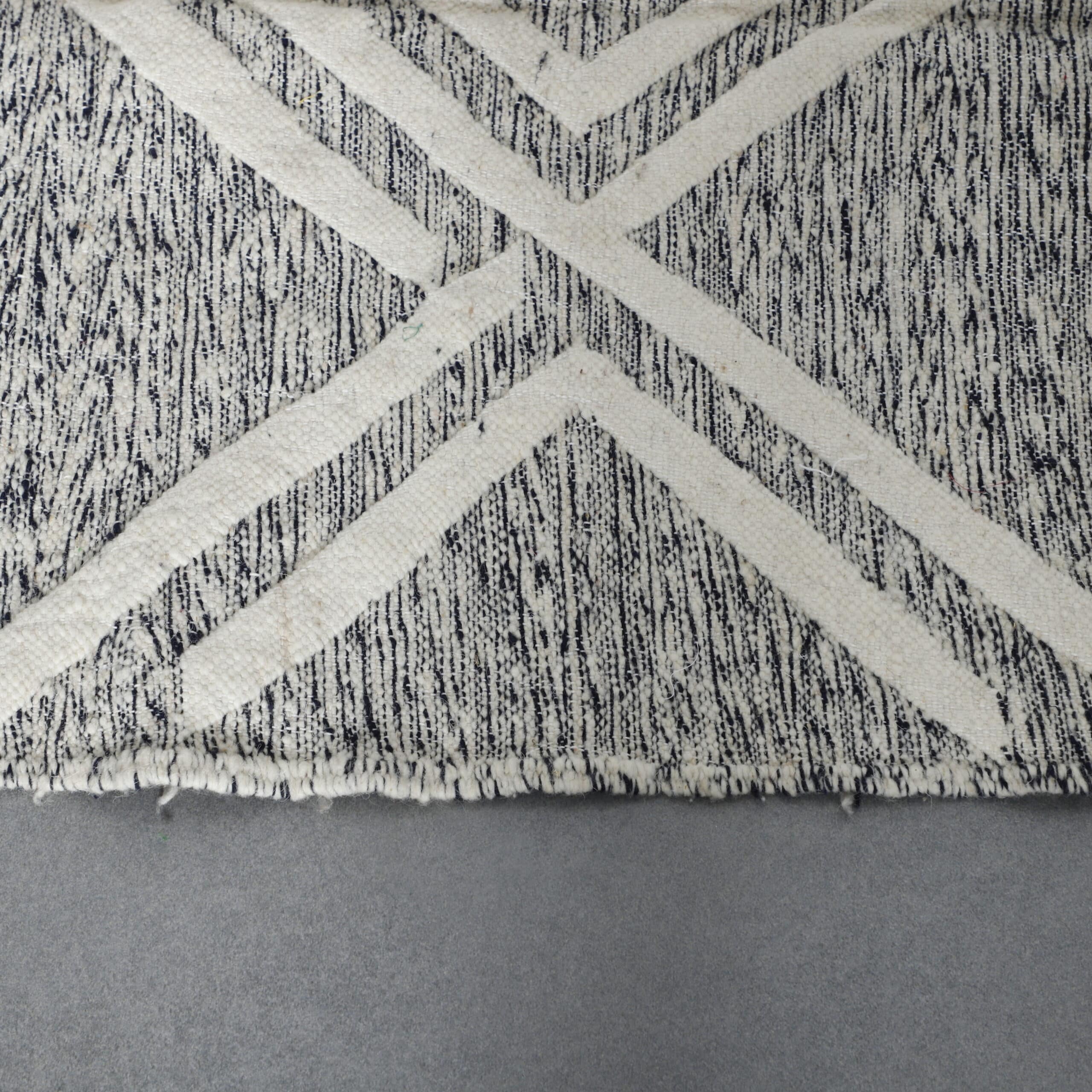 Handwoven Moroccan Beni Ouarain Rug with Geometric Lines