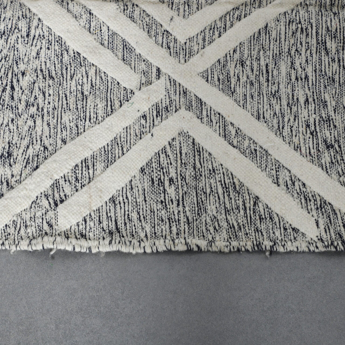 Handwoven Moroccan Beni Ouarain Rug with Geometric Lines