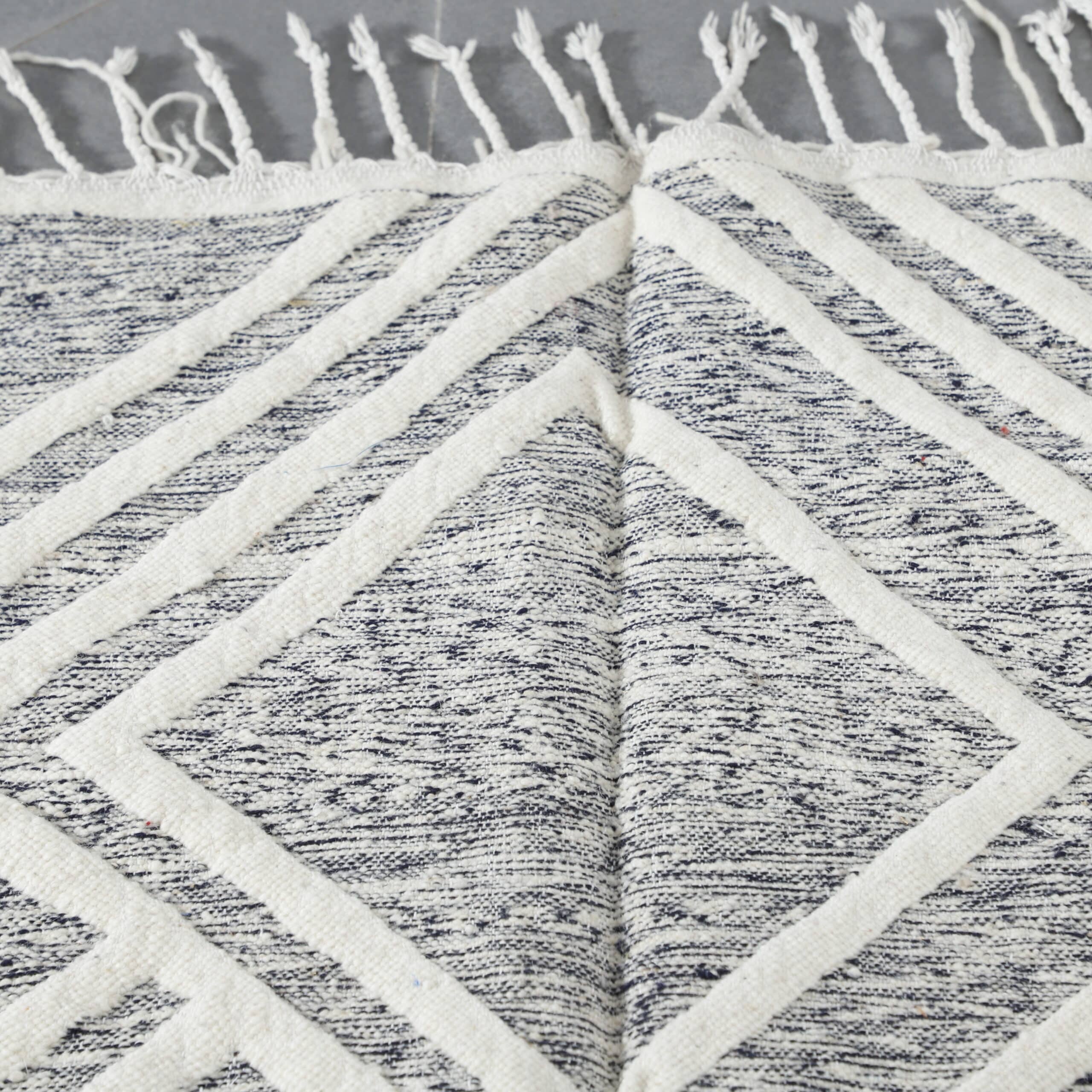 Handwoven Moroccan Beni Ouarain Rug with Geometric Lines