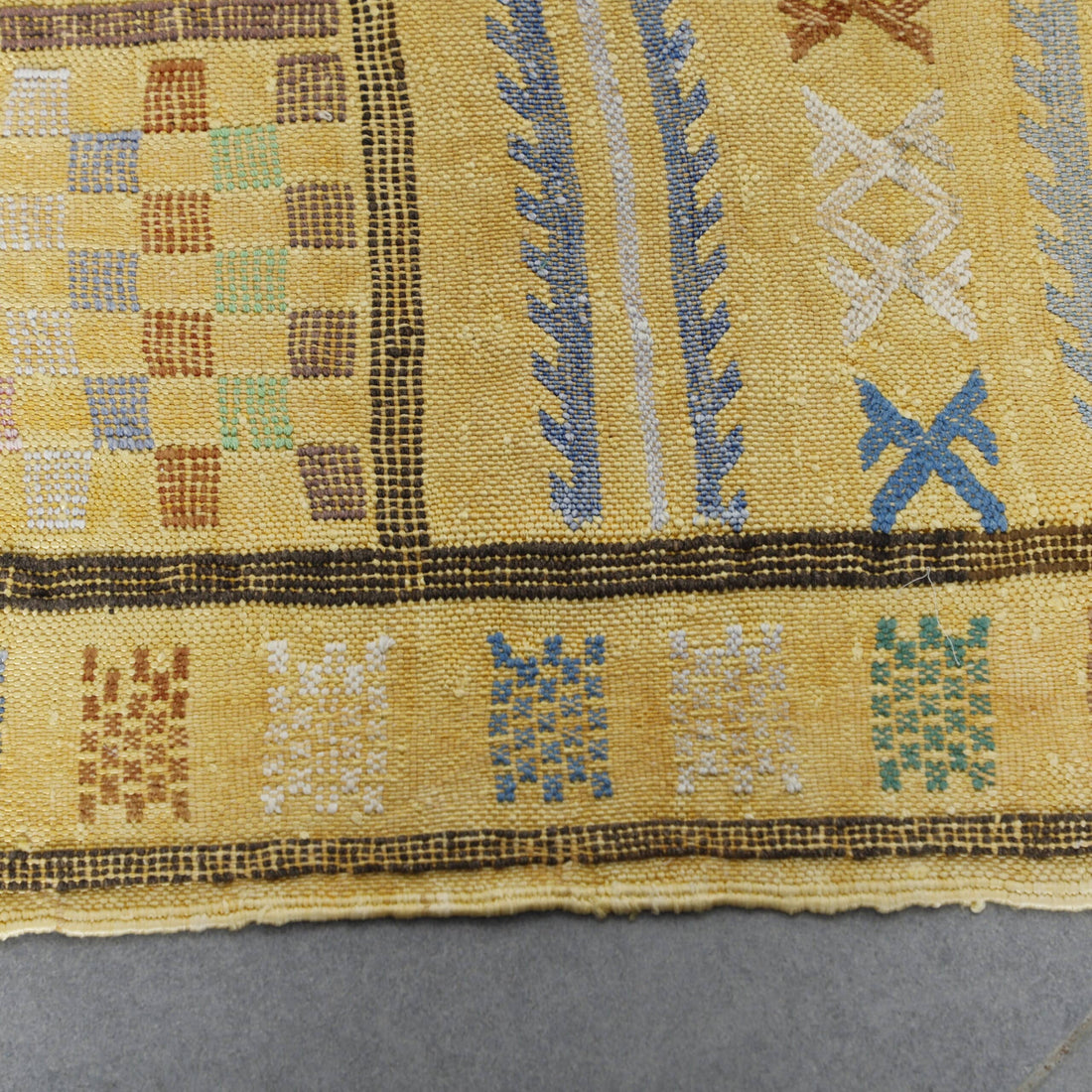 Neutral Moroccan Kilim with Geometric Motifs